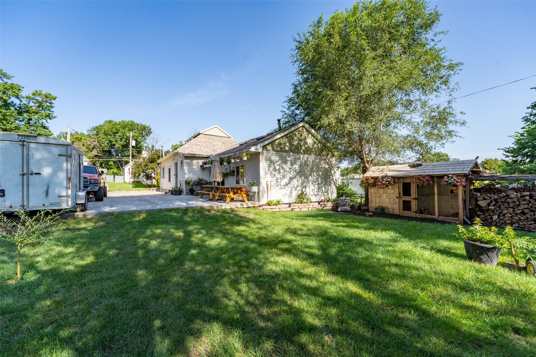 1273 E 18th Street Property Photo 8