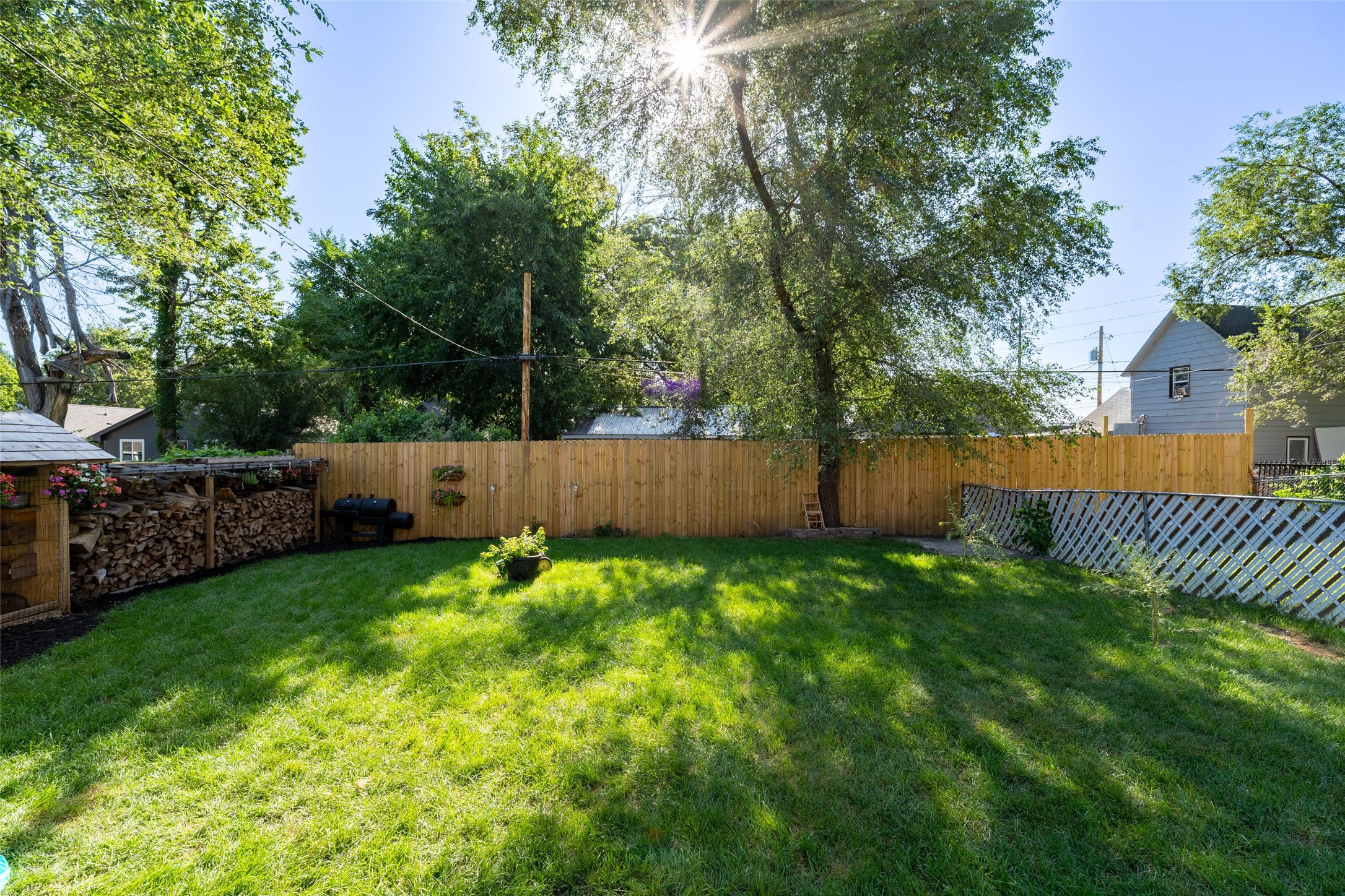 1273 E 18th Street Property Photo 9