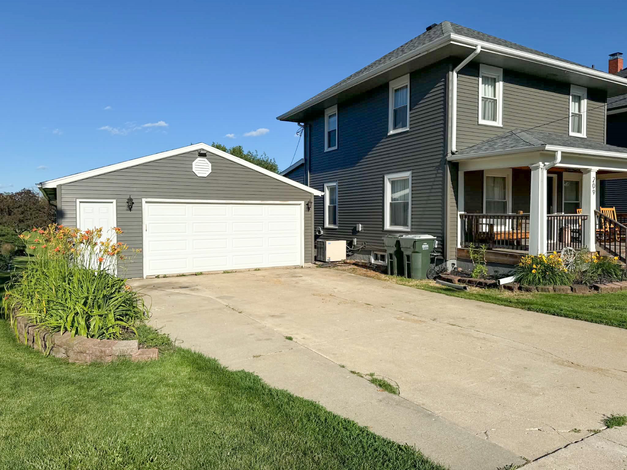 209 S High Street Property Photo 1