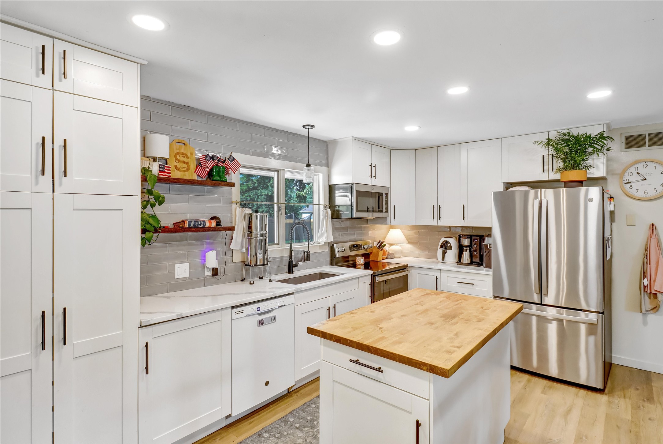 504 E Walnut Street Property Photo 8