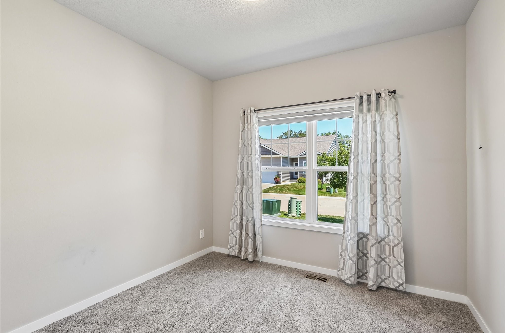 812 Pinehurst Way Property Photo 14