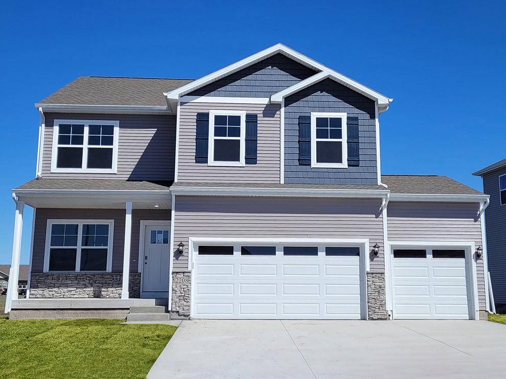 1105 NE Deerfield Drive Property Photo 1