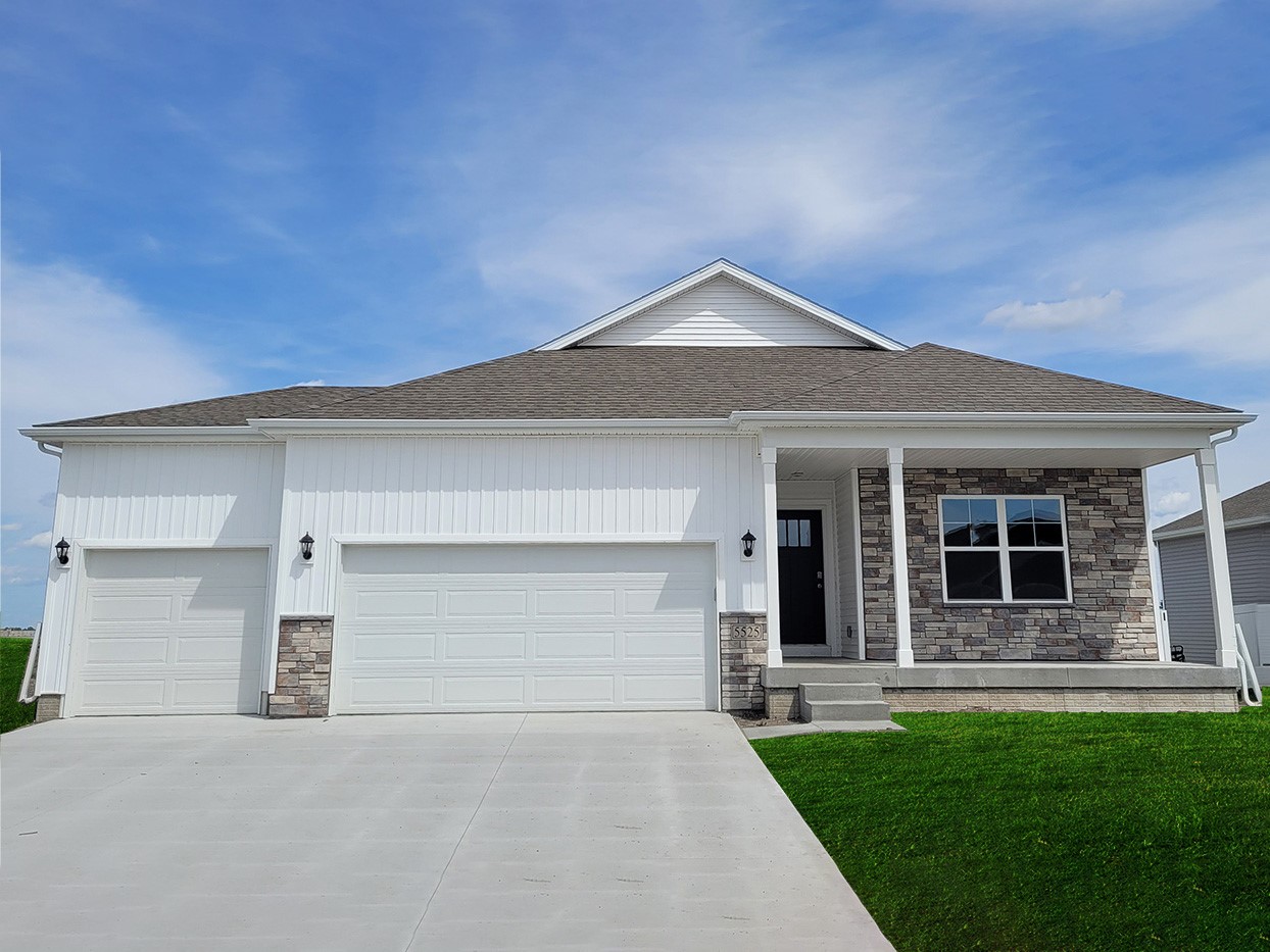 1189 Hillside Place Property Photo 1