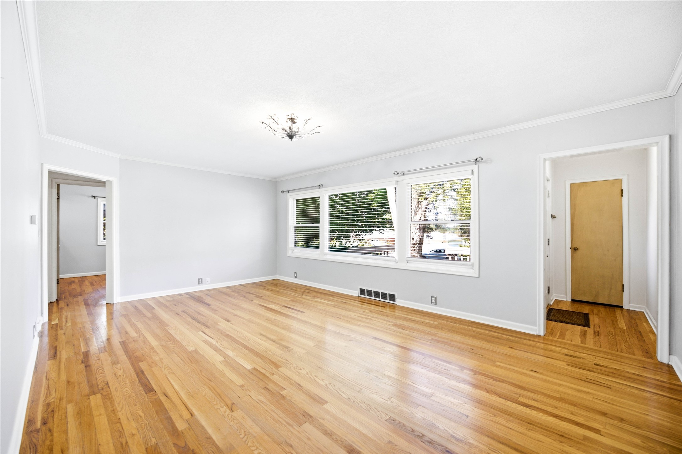1211 68th Street Property Photo 3