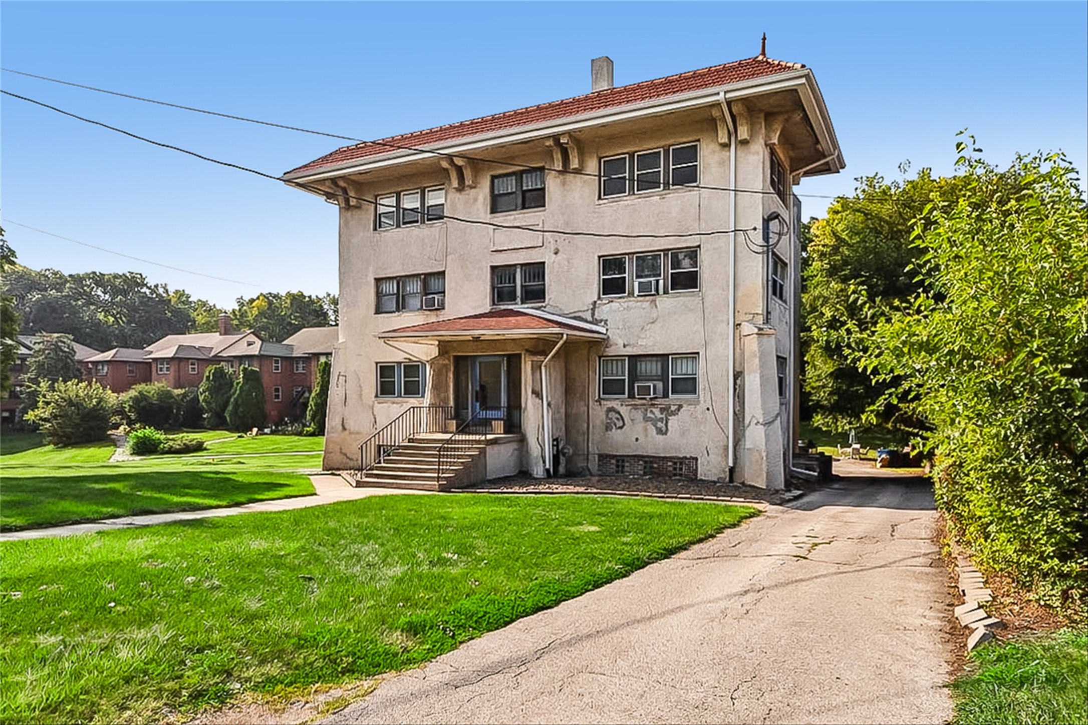 4000 University Avenue 5 Property Photo 11