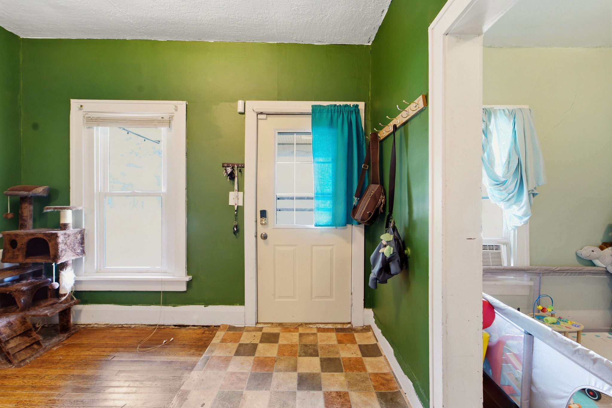 1543 33rd Street Property Photo 2