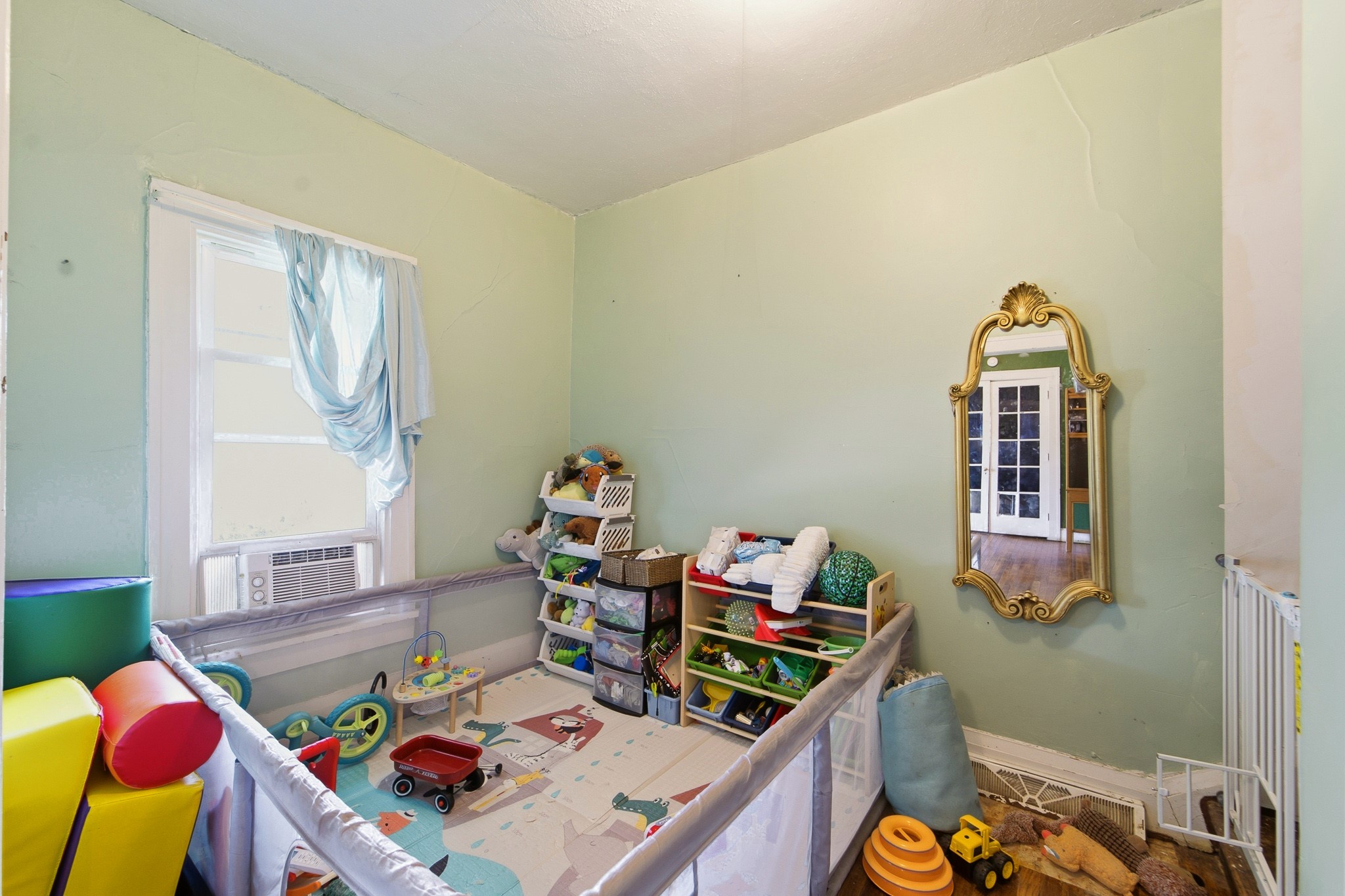 1543 33rd Street Property Photo 4