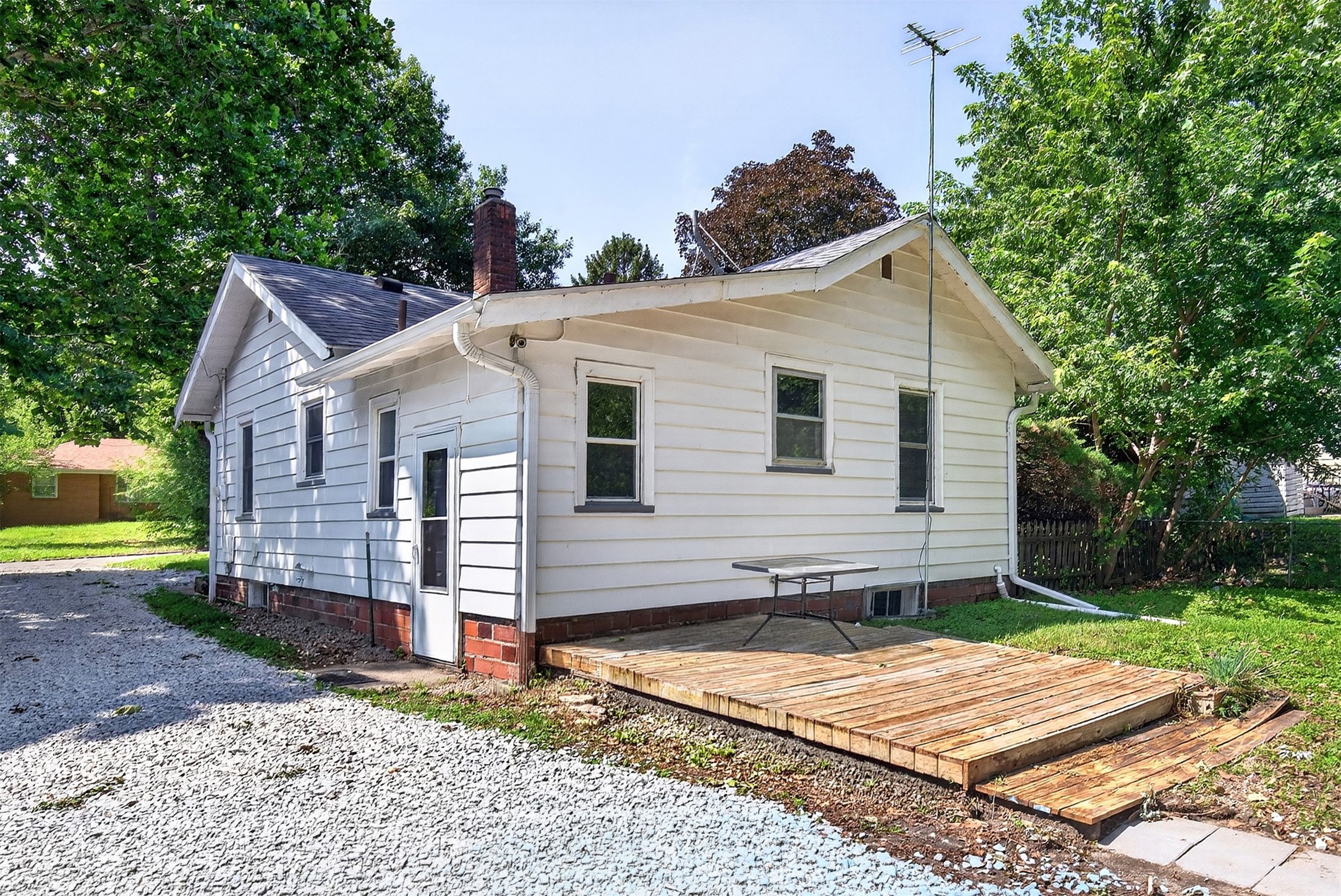 1532 Milton Avenue Property Photo 2