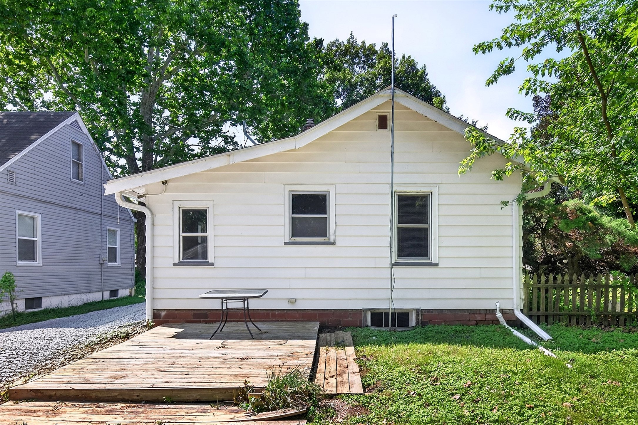 1532 Milton Avenue Property Photo 3