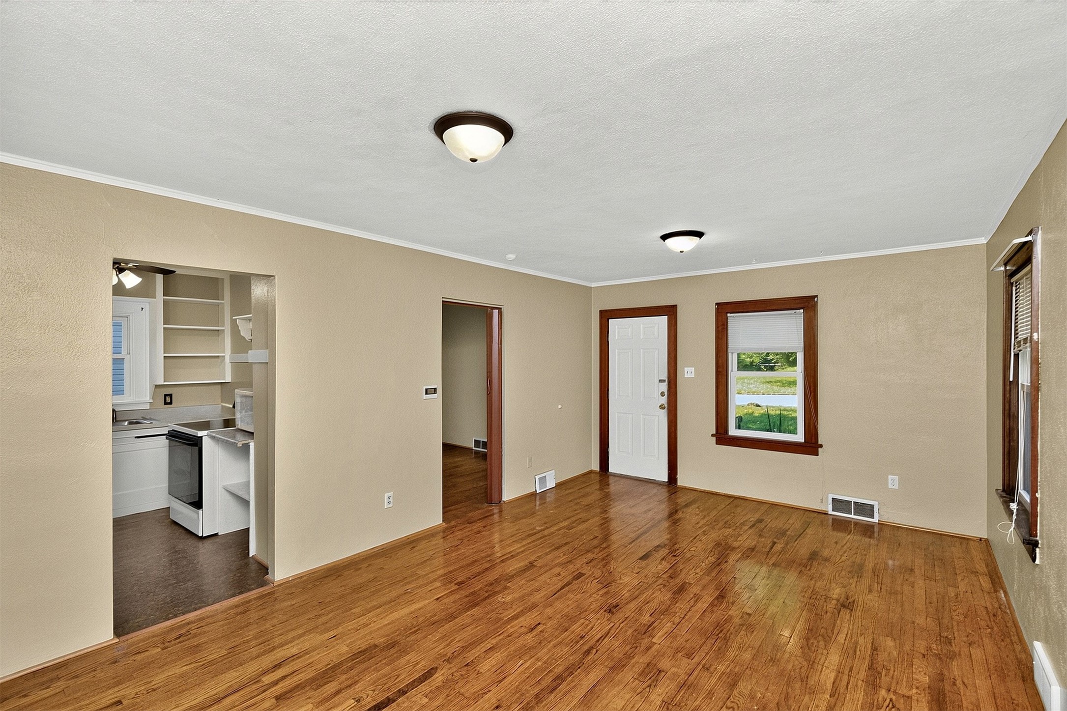 1532 Milton Avenue Property Photo 6