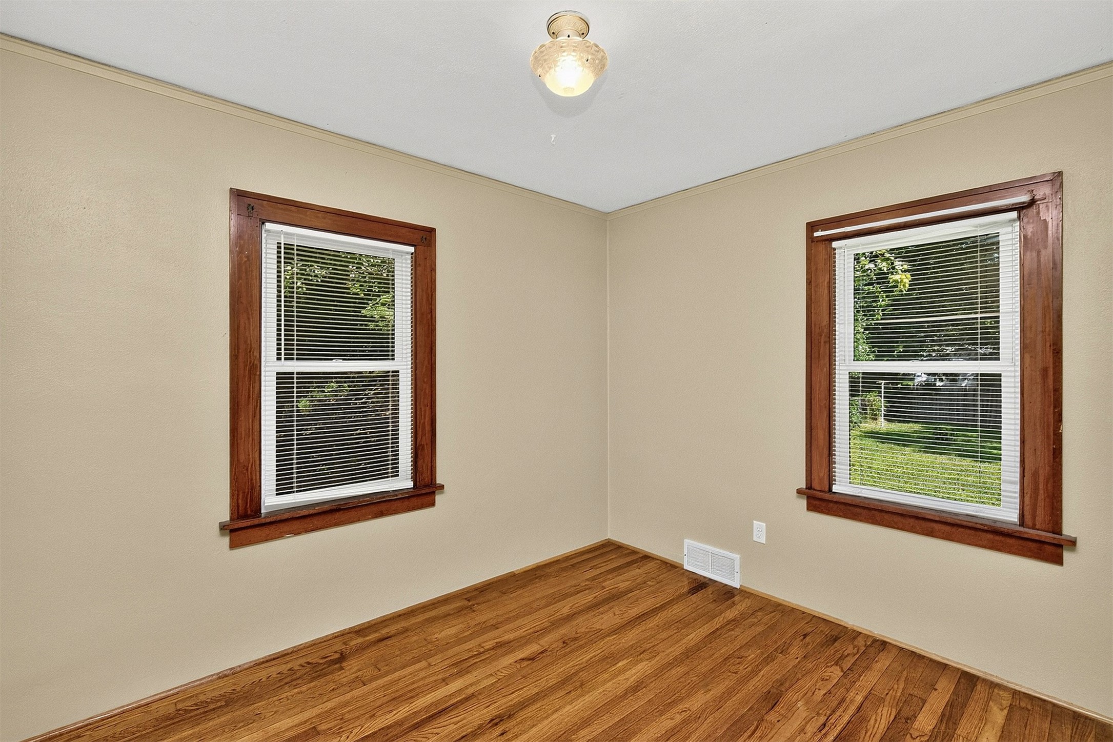 1532 Milton Avenue Property Photo 9