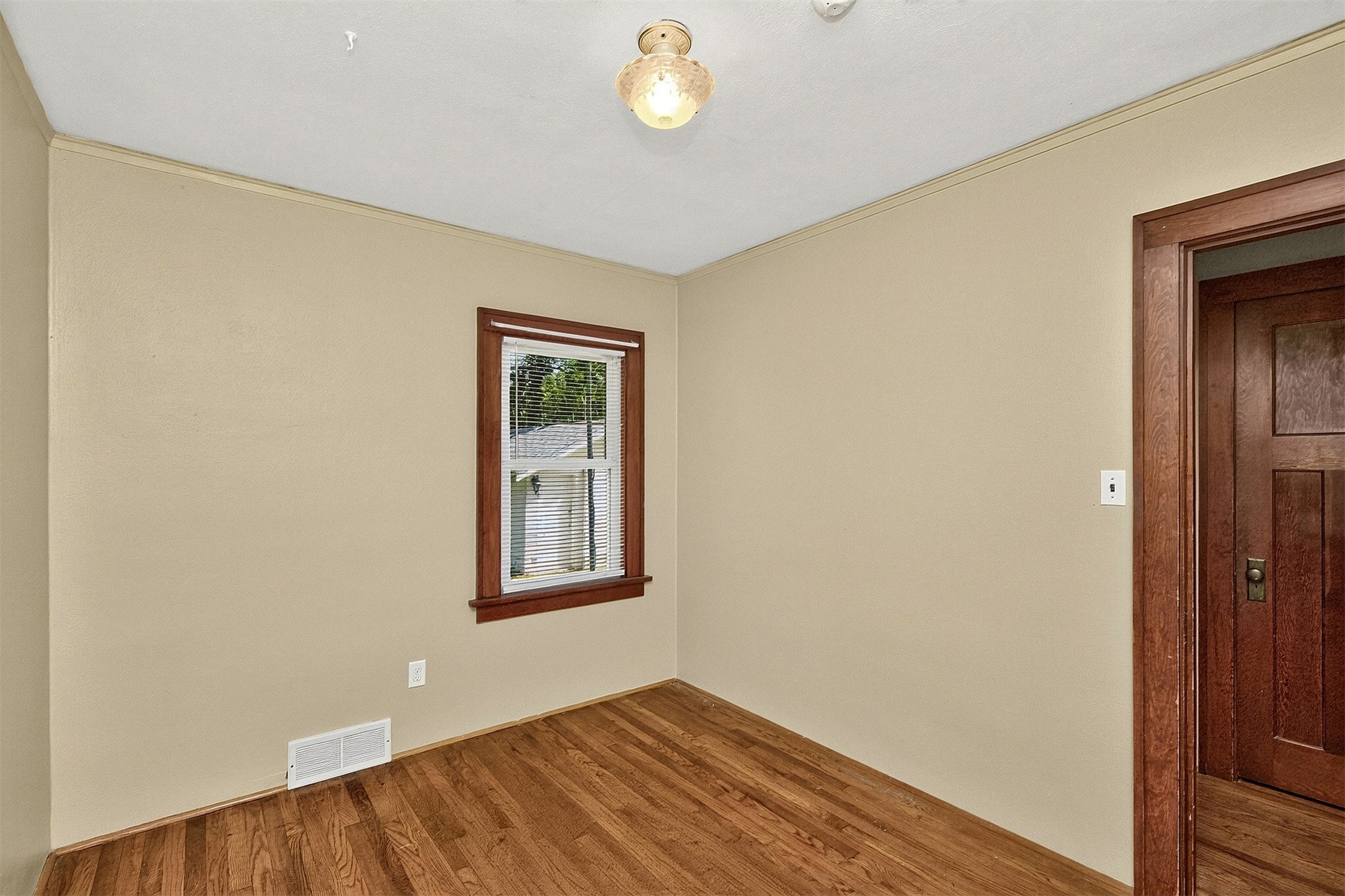 1532 Milton Avenue Property Photo 10