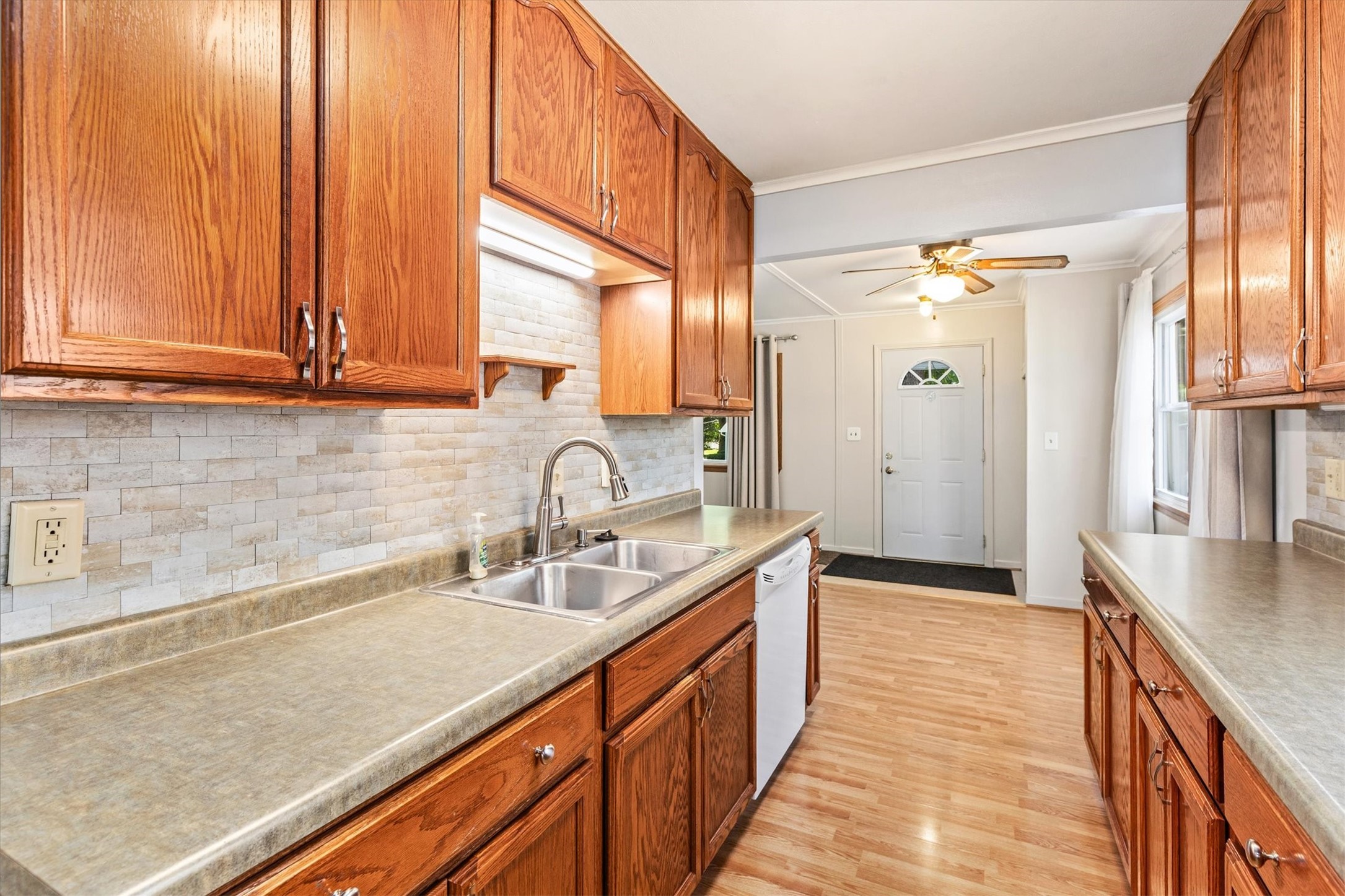 6105 Crown Lane Property Photo 11
