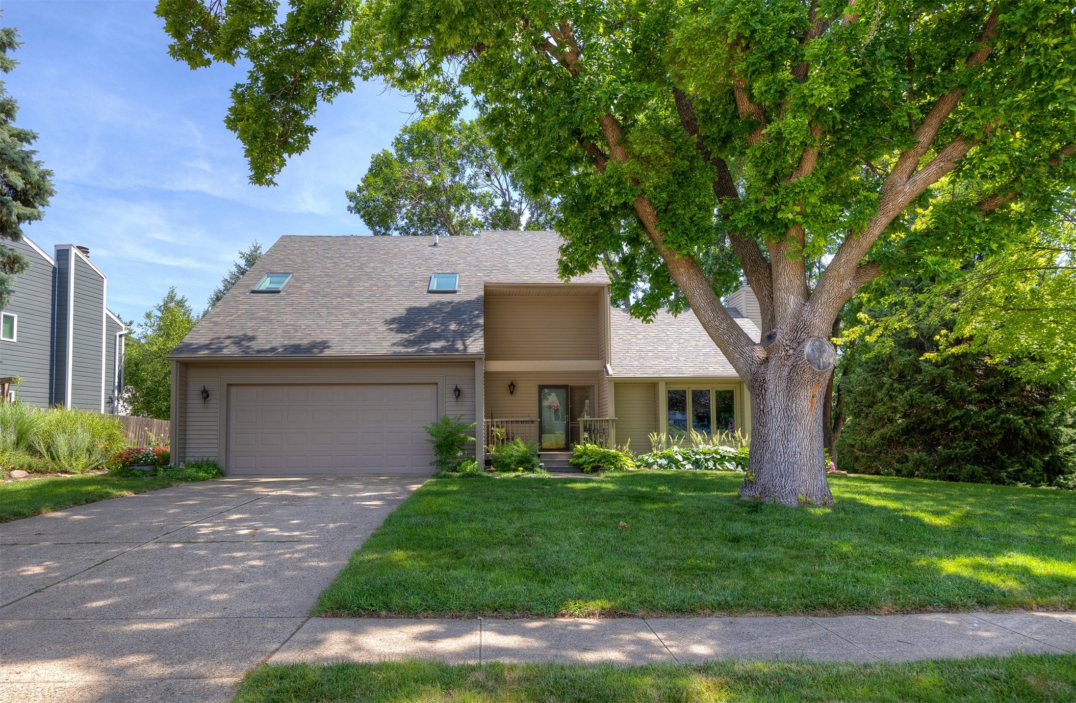 801 52nd Place Property Photo 1