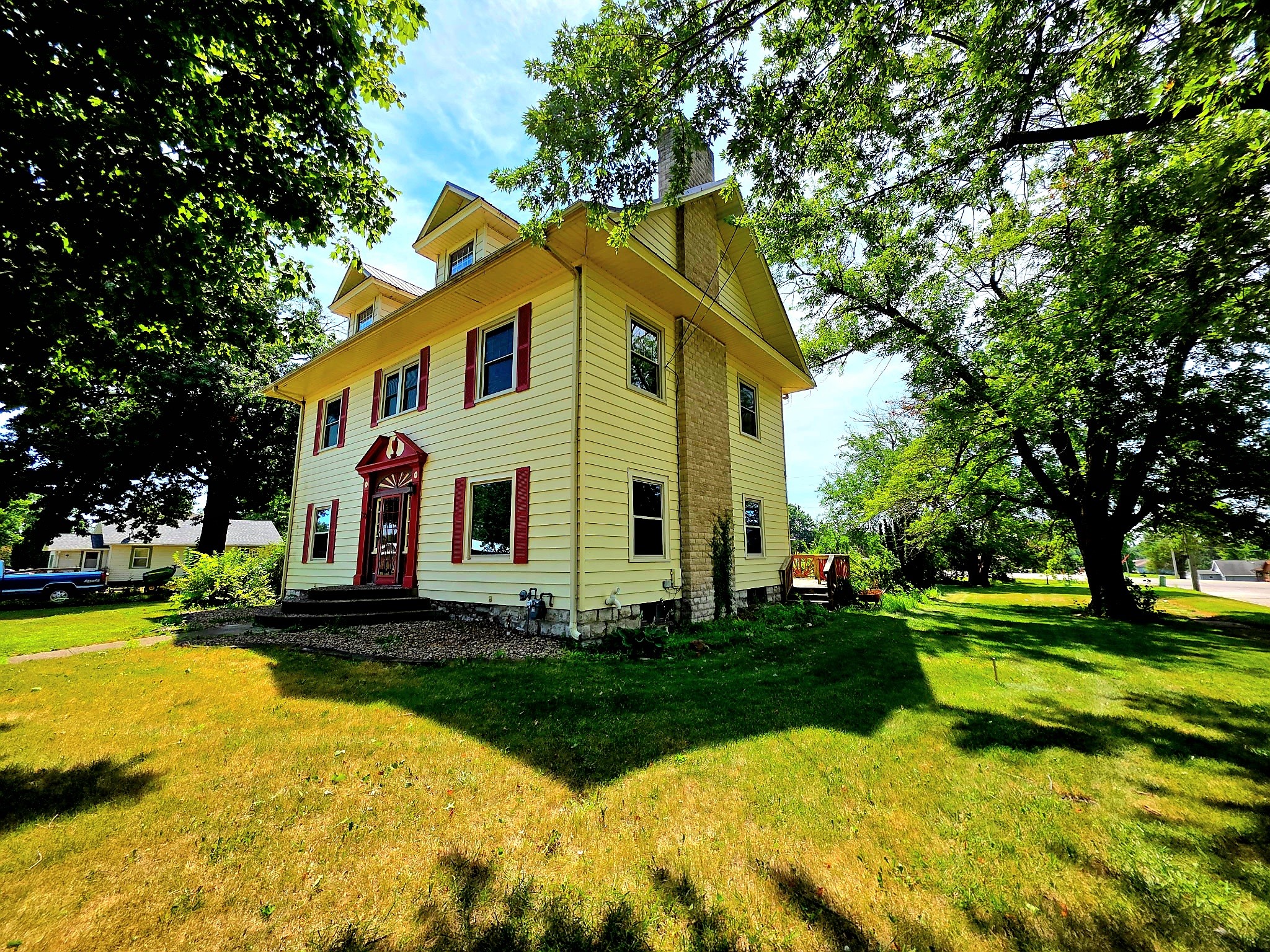 730 Grace Avenue Property Photo 1