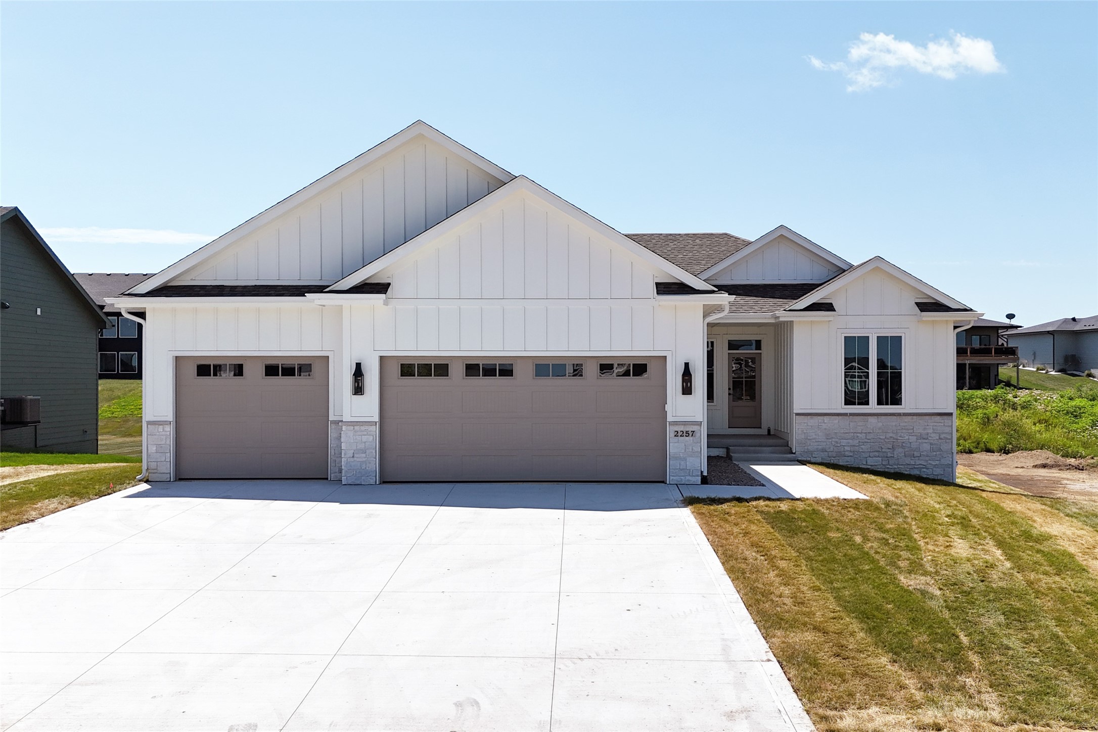 2257 Green Leaf Circle Property Photo 1