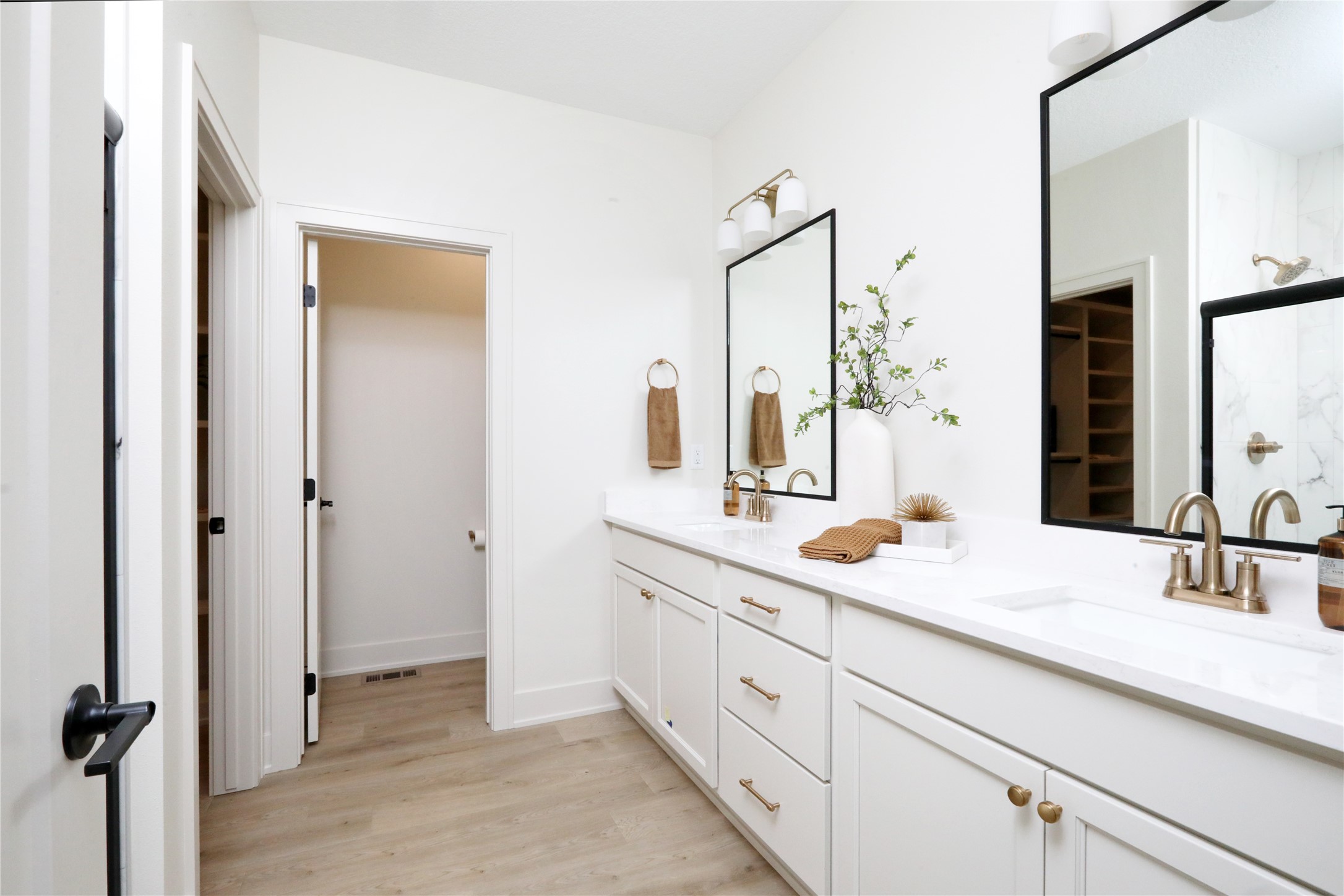 2257 Green Leaf Circle Property Photo 16