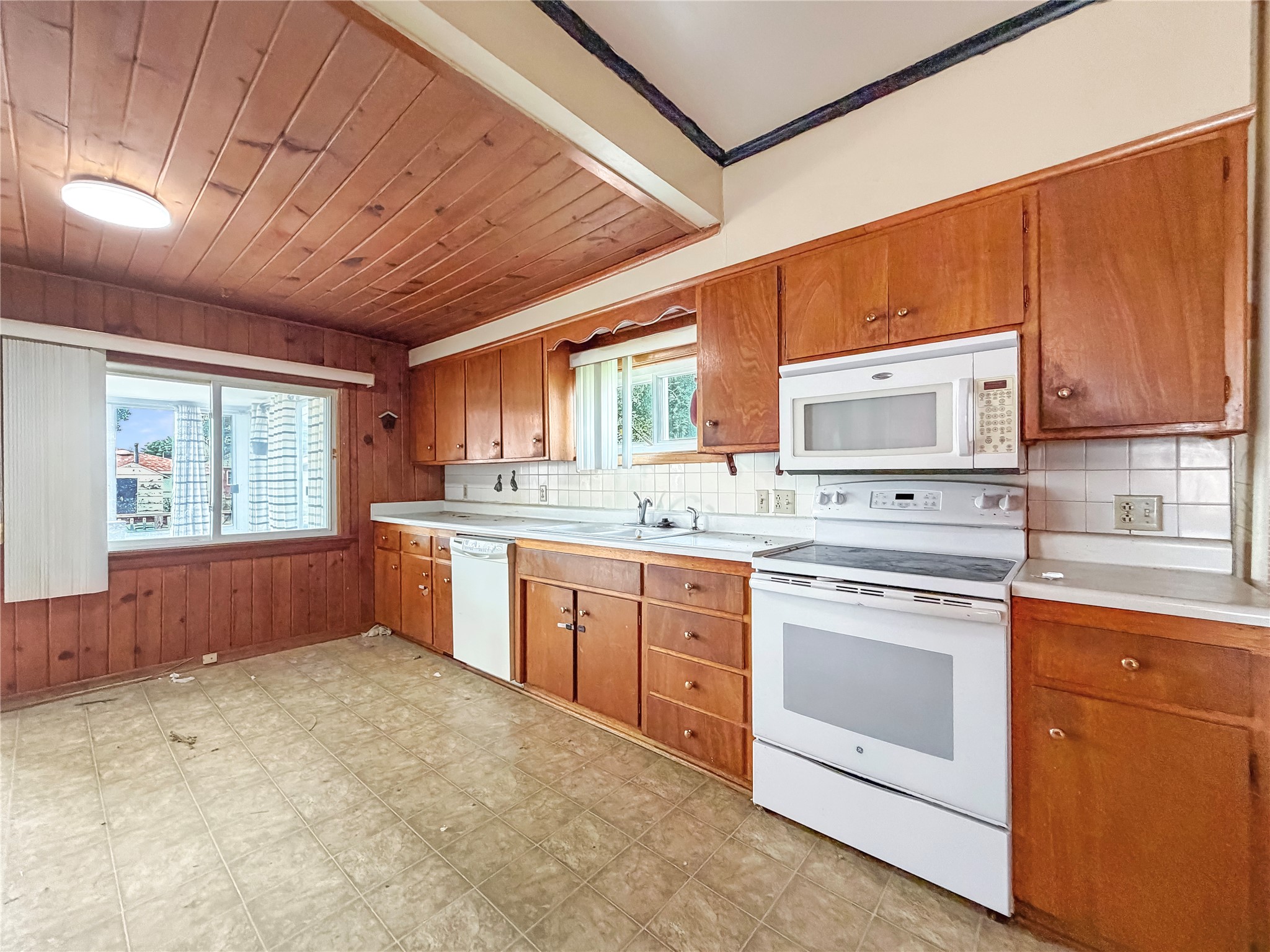 2905 E Walnut Street Property Photo 3