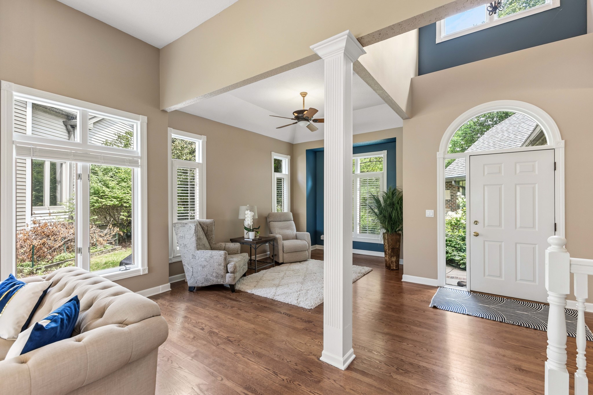 1075 Glen Oaks Drive Property Photo 3
