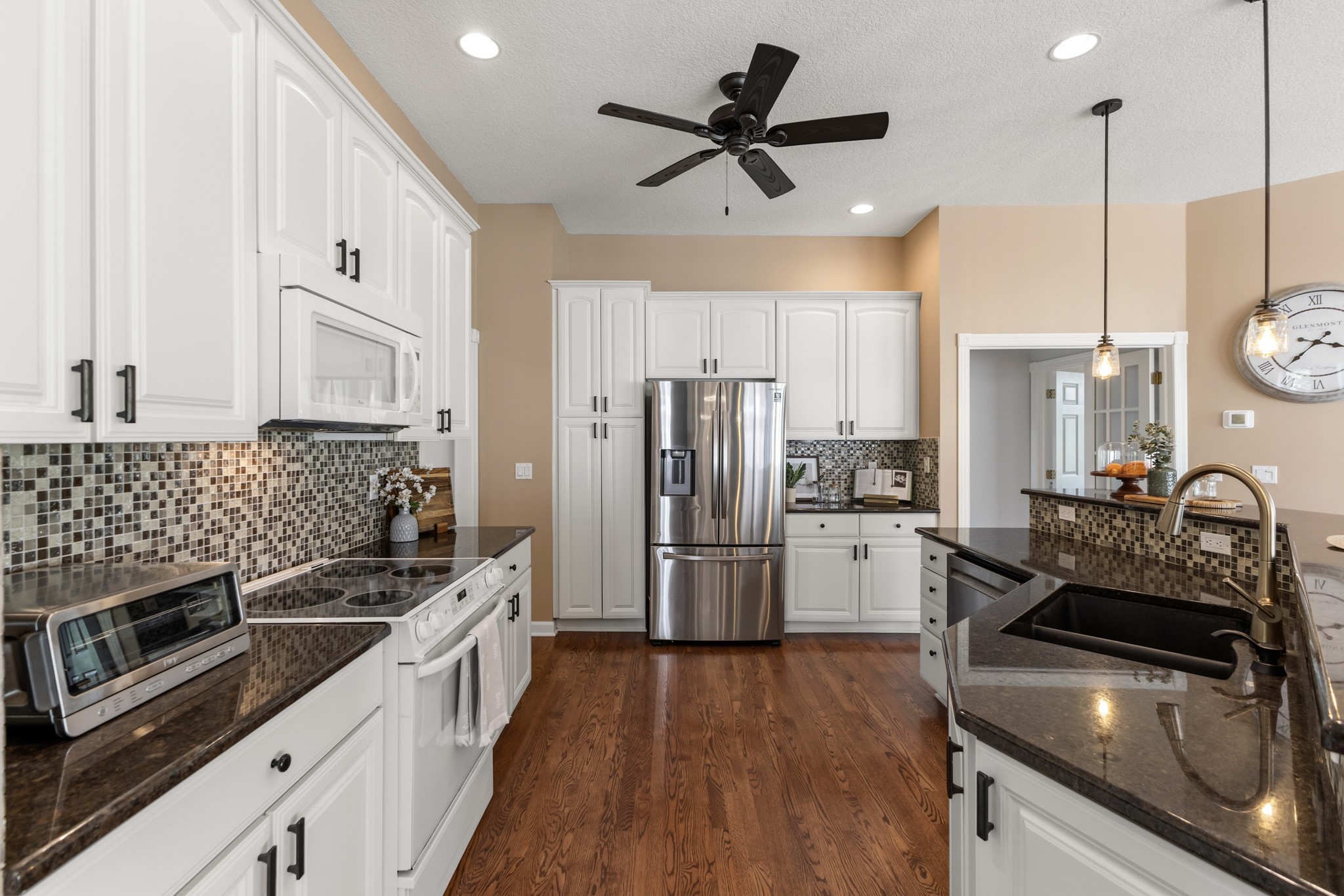 1075 Glen Oaks Drive Property Photo 10