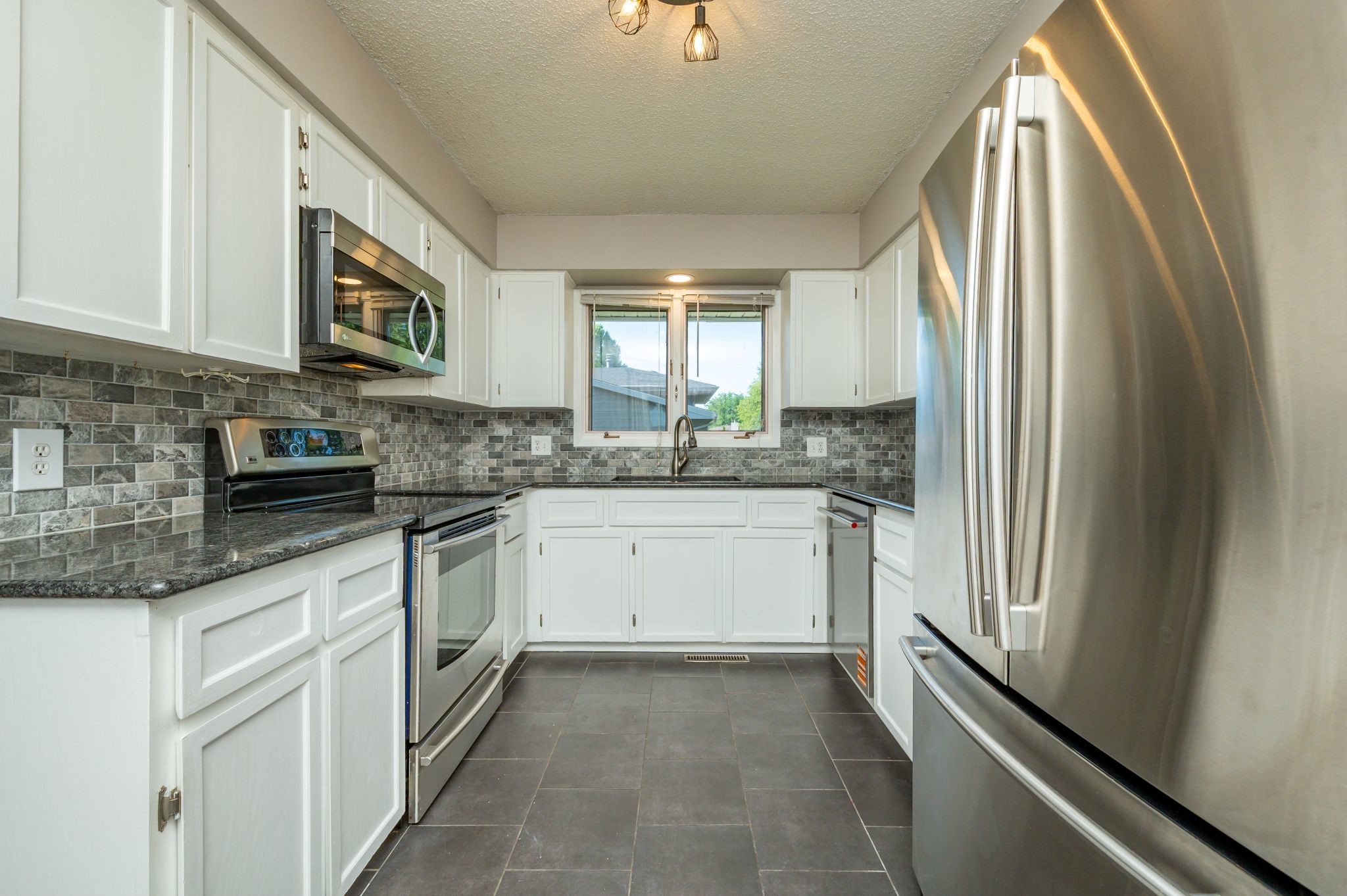8002 Alpine Drive Property Photo 9