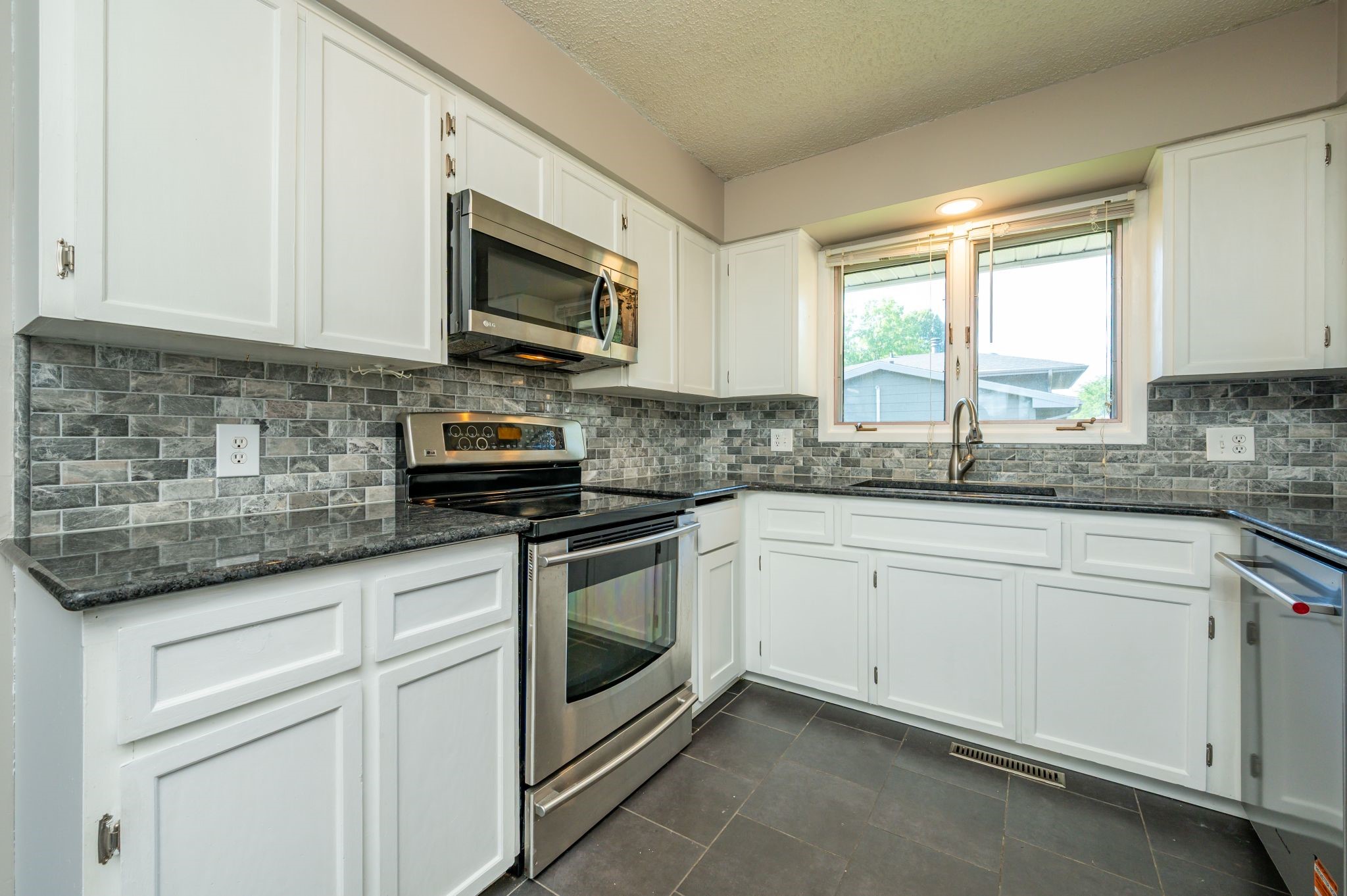 8002 Alpine Drive Property Photo 10