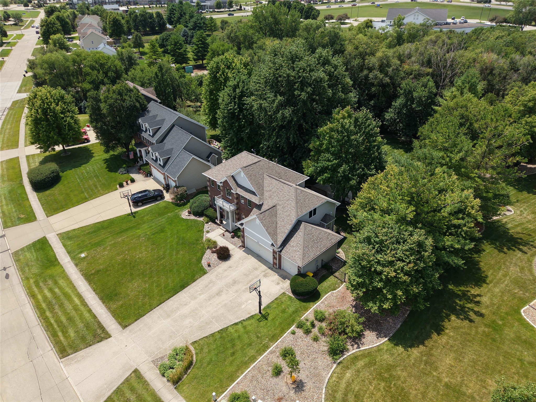 990 Se Westwoods Drive Property Photo 3