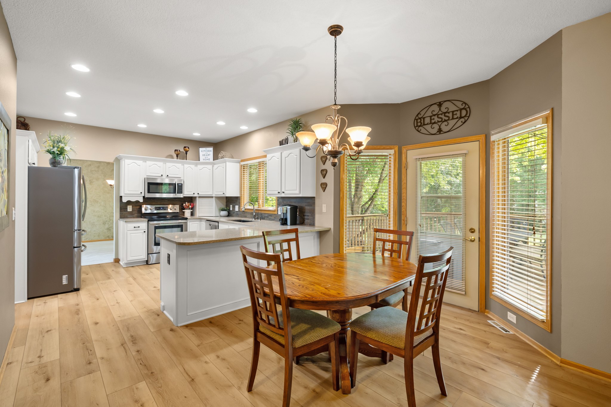 990 Se Westwoods Drive Property Photo 14