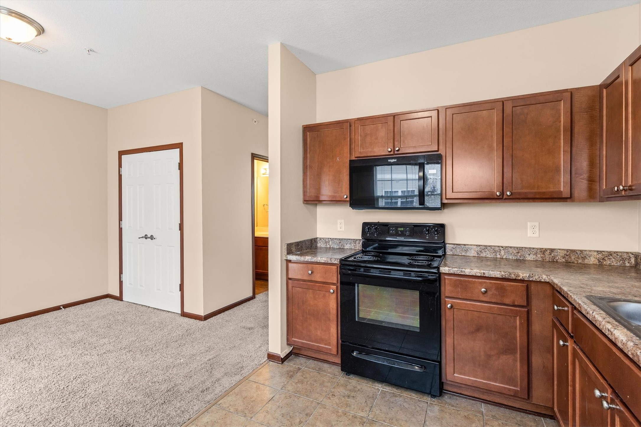 1305 S G Avenue 30 Property Photo 7
