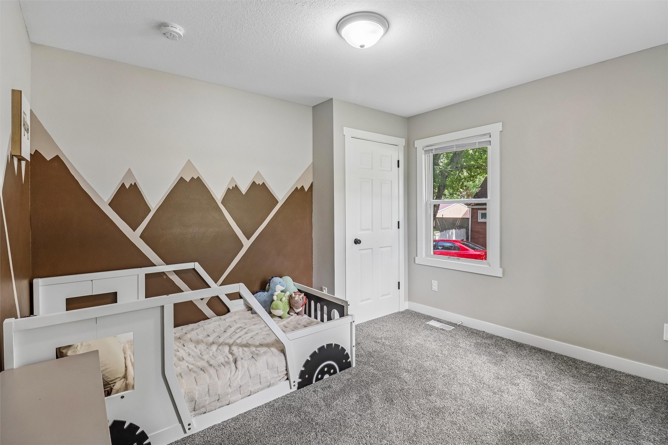 601 1st Street E Property Photo 12