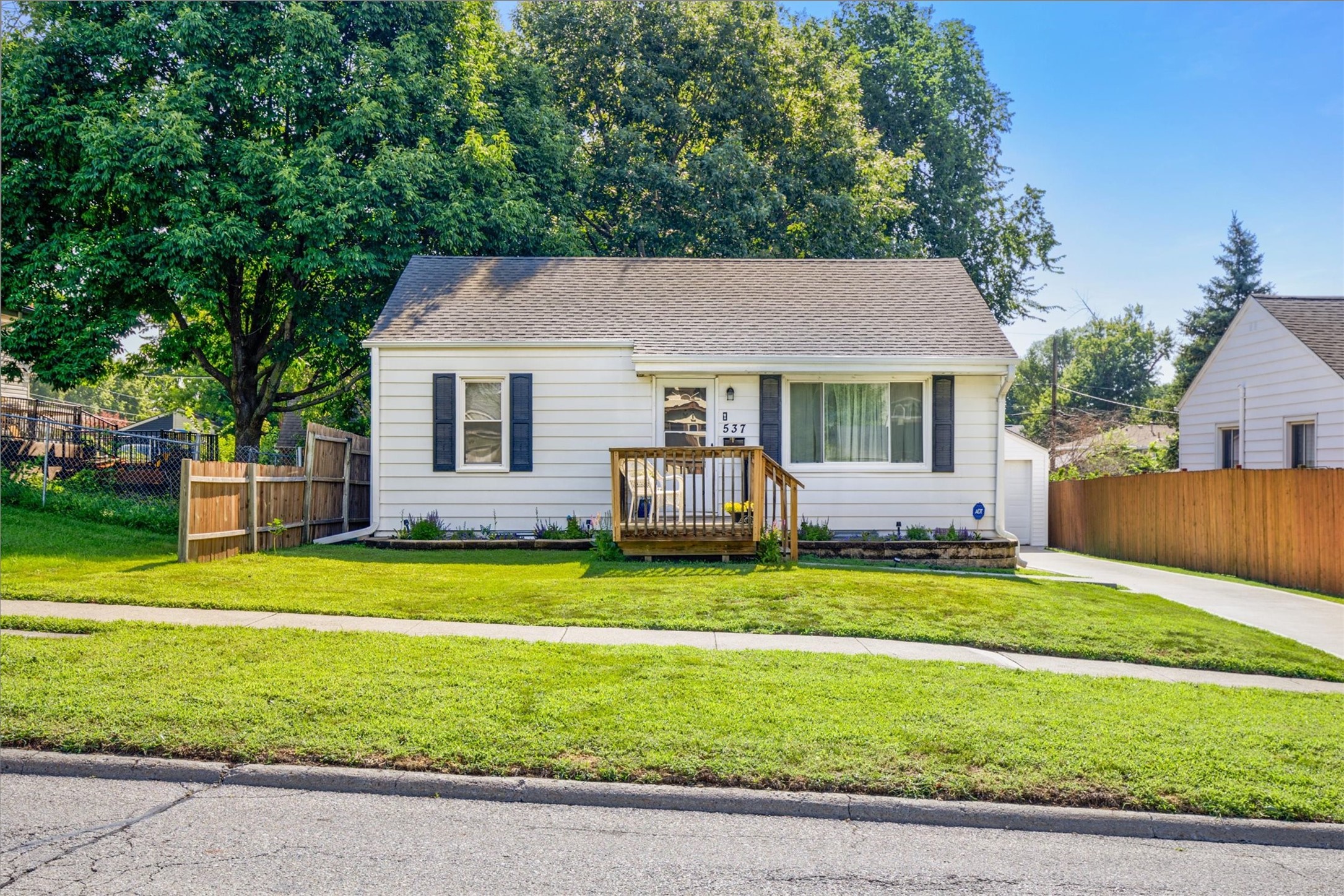 537 11th Street Property Photo 2