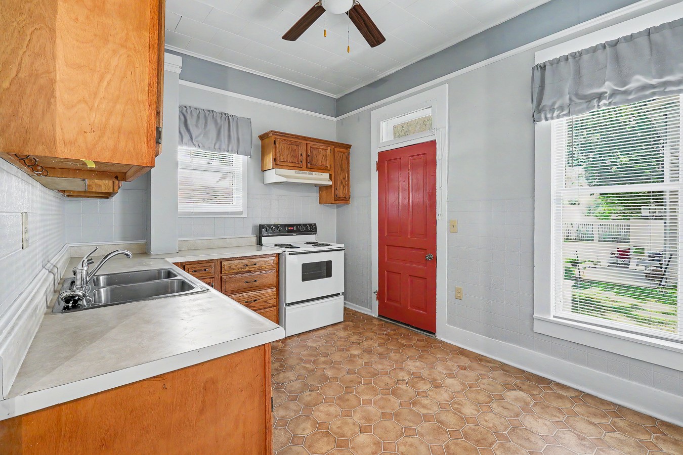 601 E Robinson Street Property Photo 8