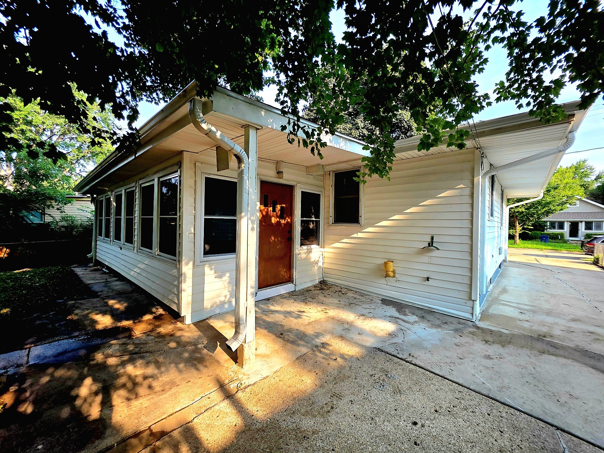2228 Lyon Street Property Photo 22