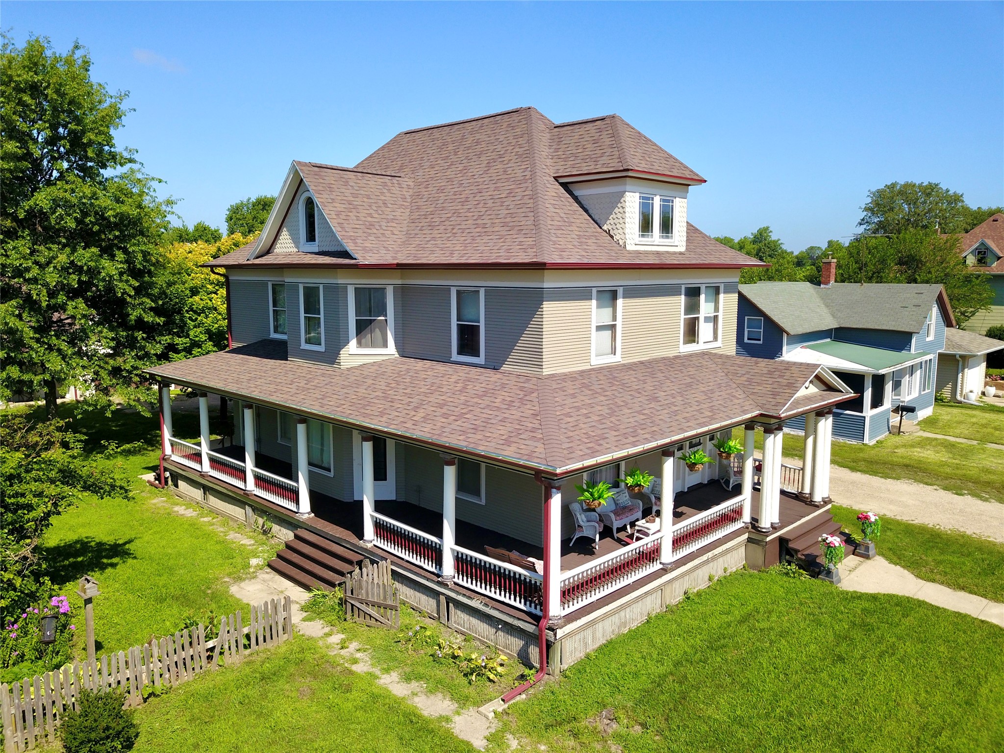 1137 West Street Property Photo 4