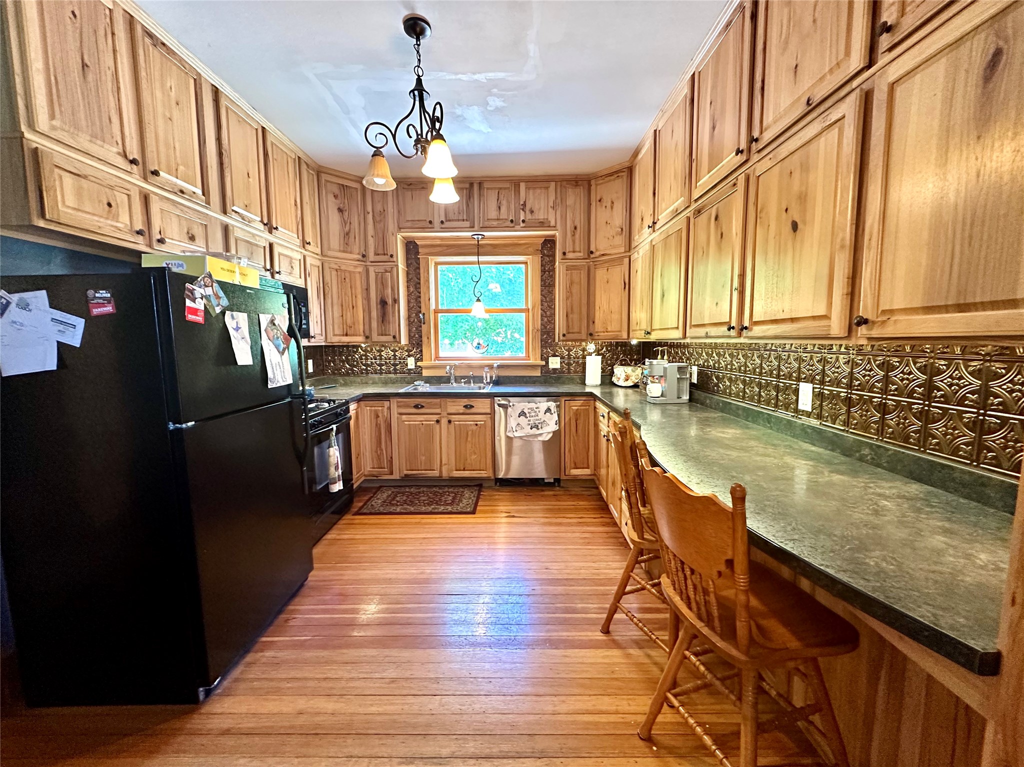 1137 West Street Property Photo 14