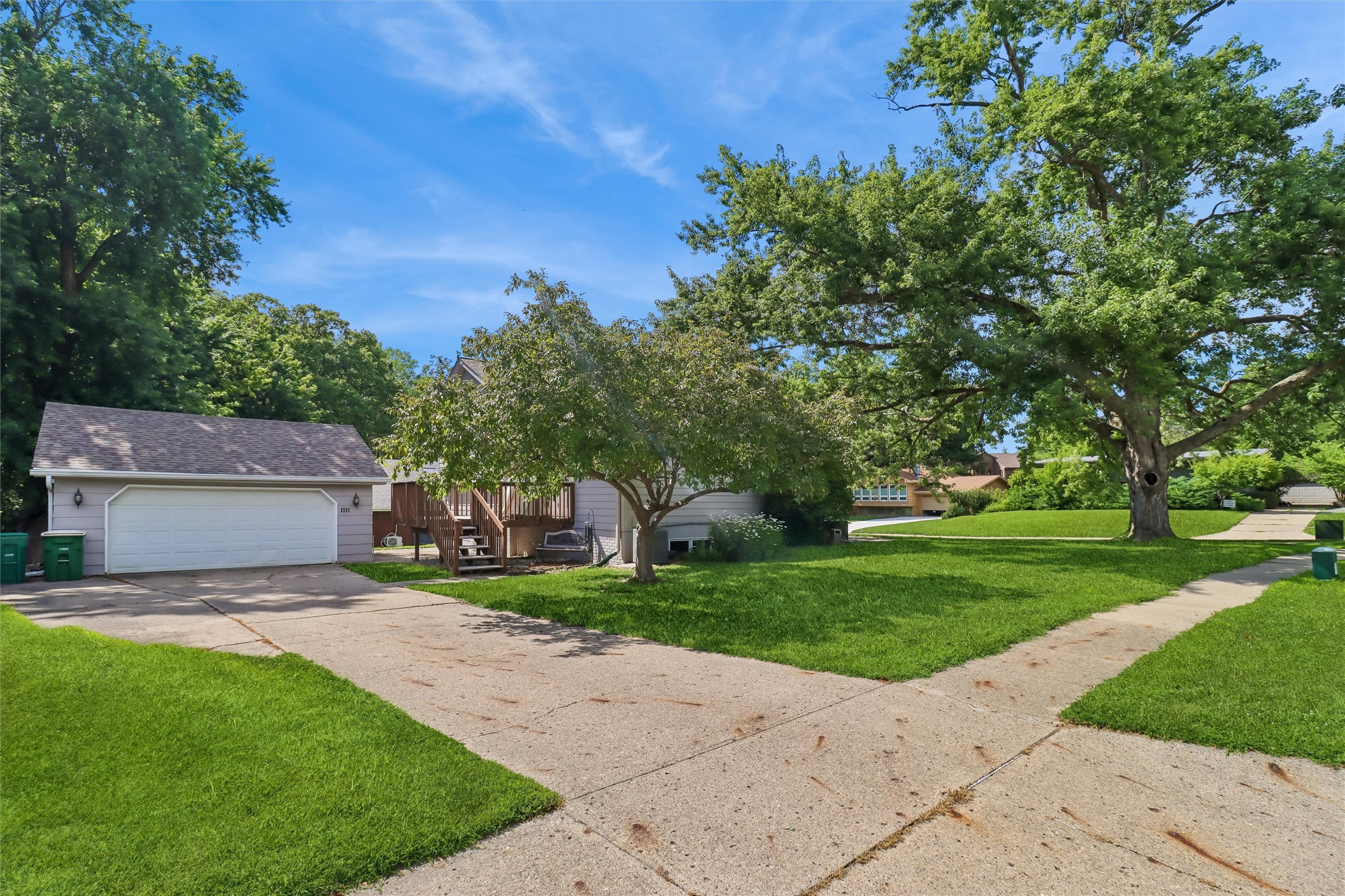 1111 Robin Glen Property Photo 4
