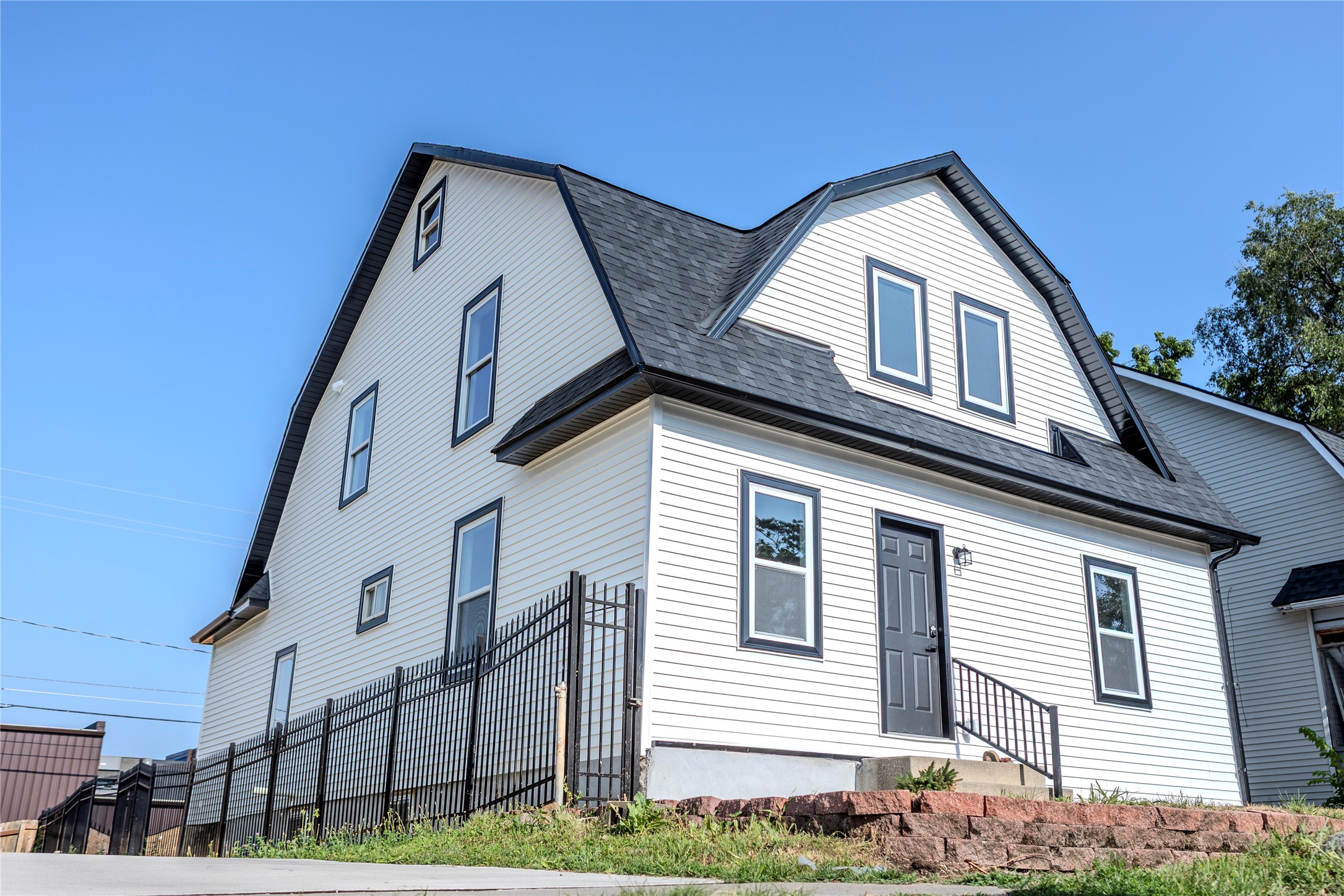 1423 7th Street Property Photo 1