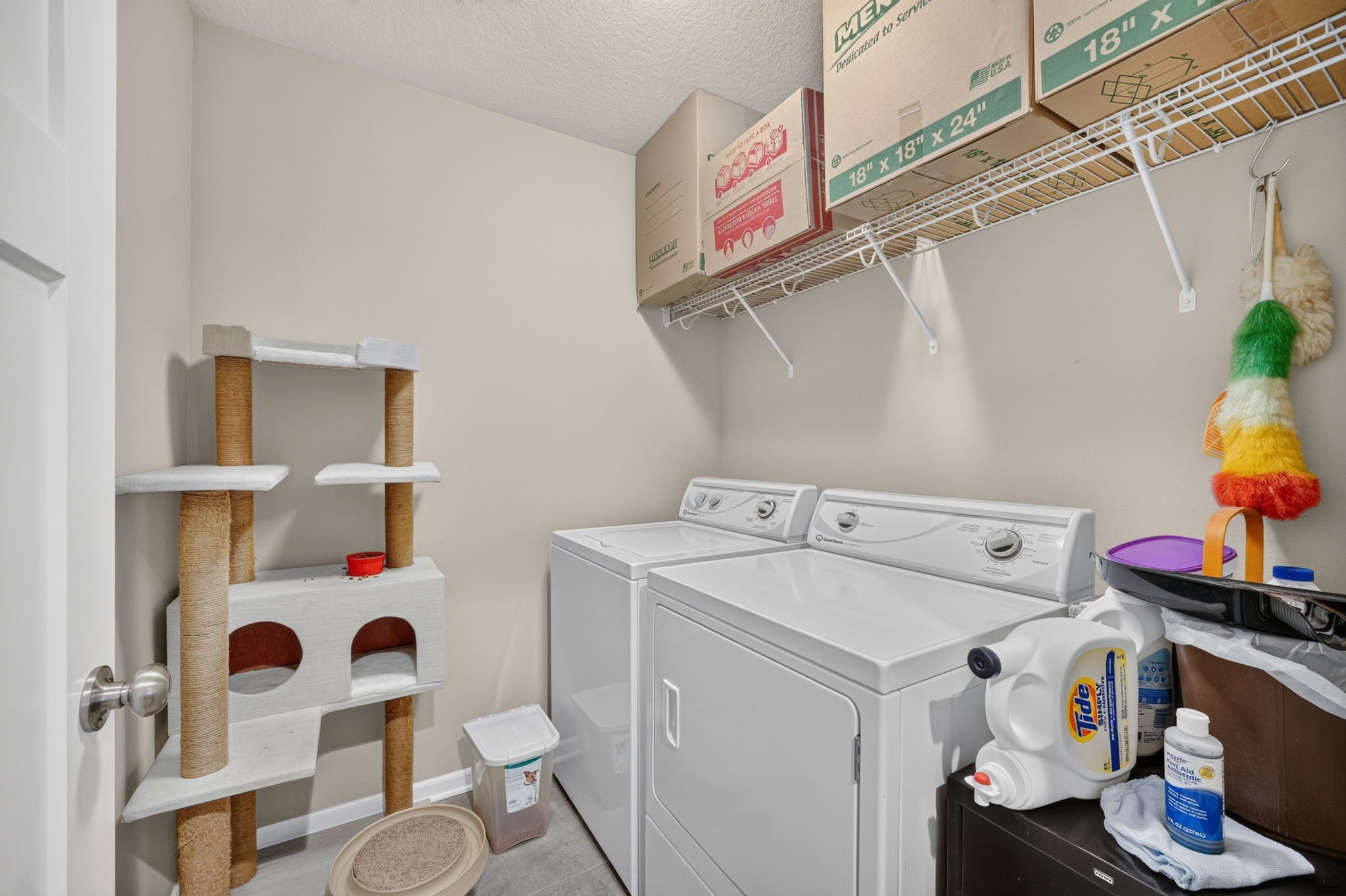 2309 E Highview Drive Property Photo 7