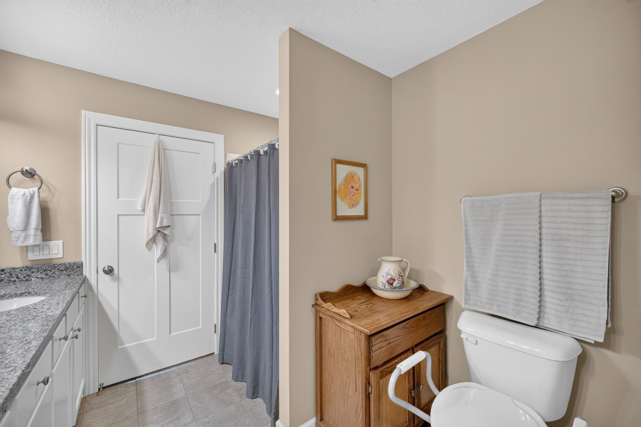2309 E Highview Drive Property Photo 11