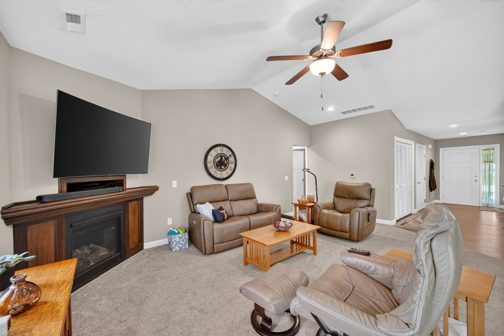2309 E Highview Drive Property Photo 20