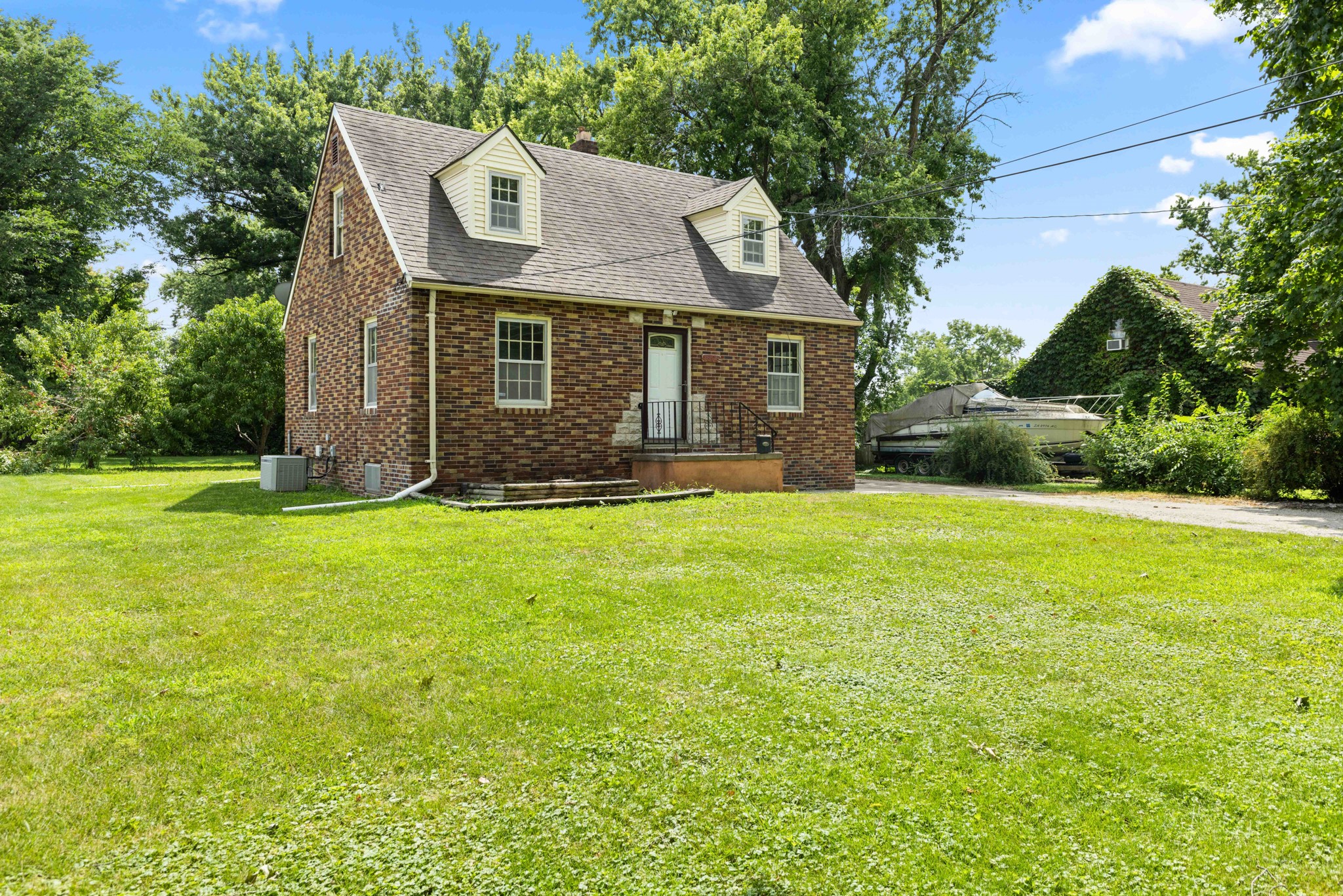 1608 Southlawn Drive Property Photo 2