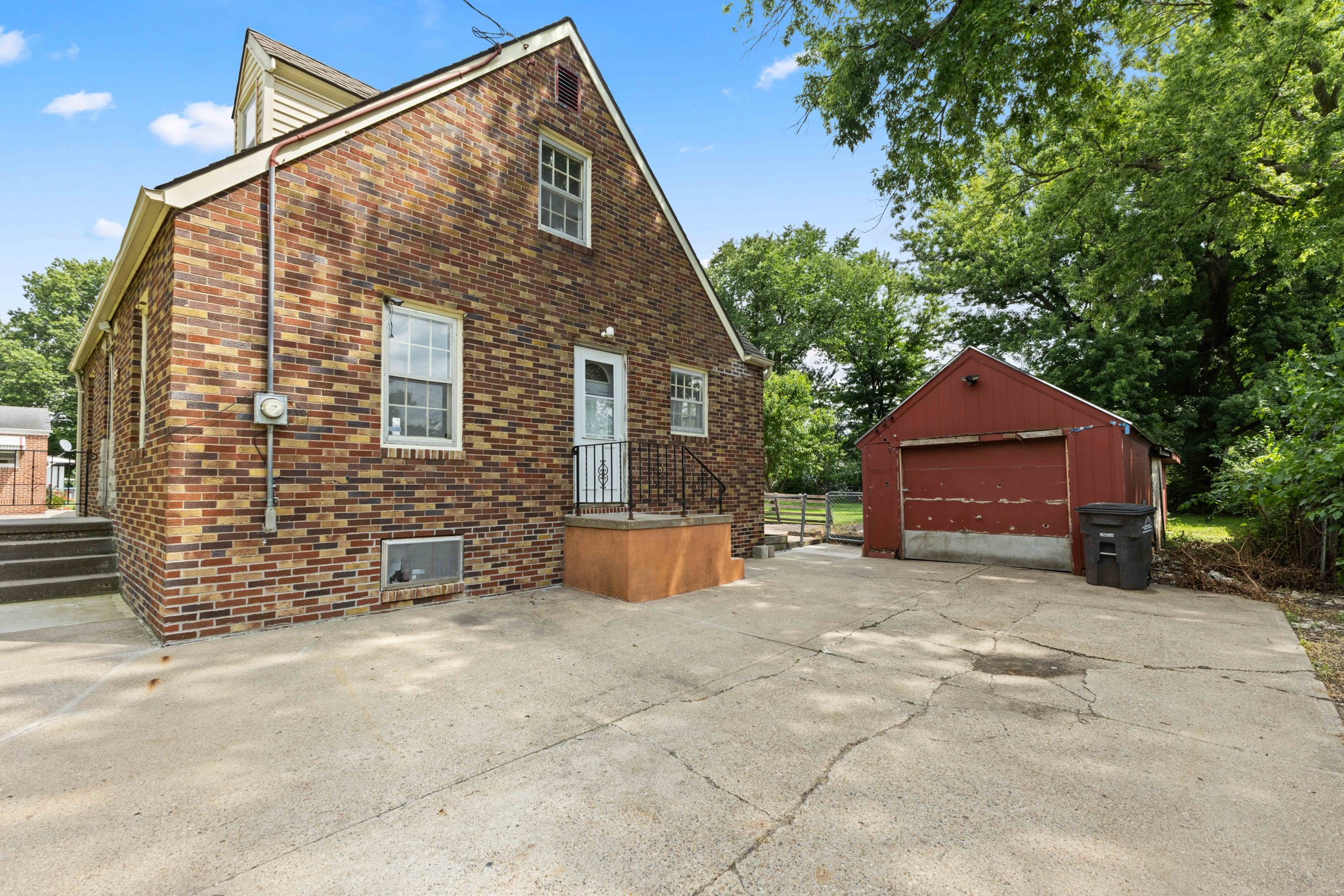 1608 Southlawn Drive Property Photo 4