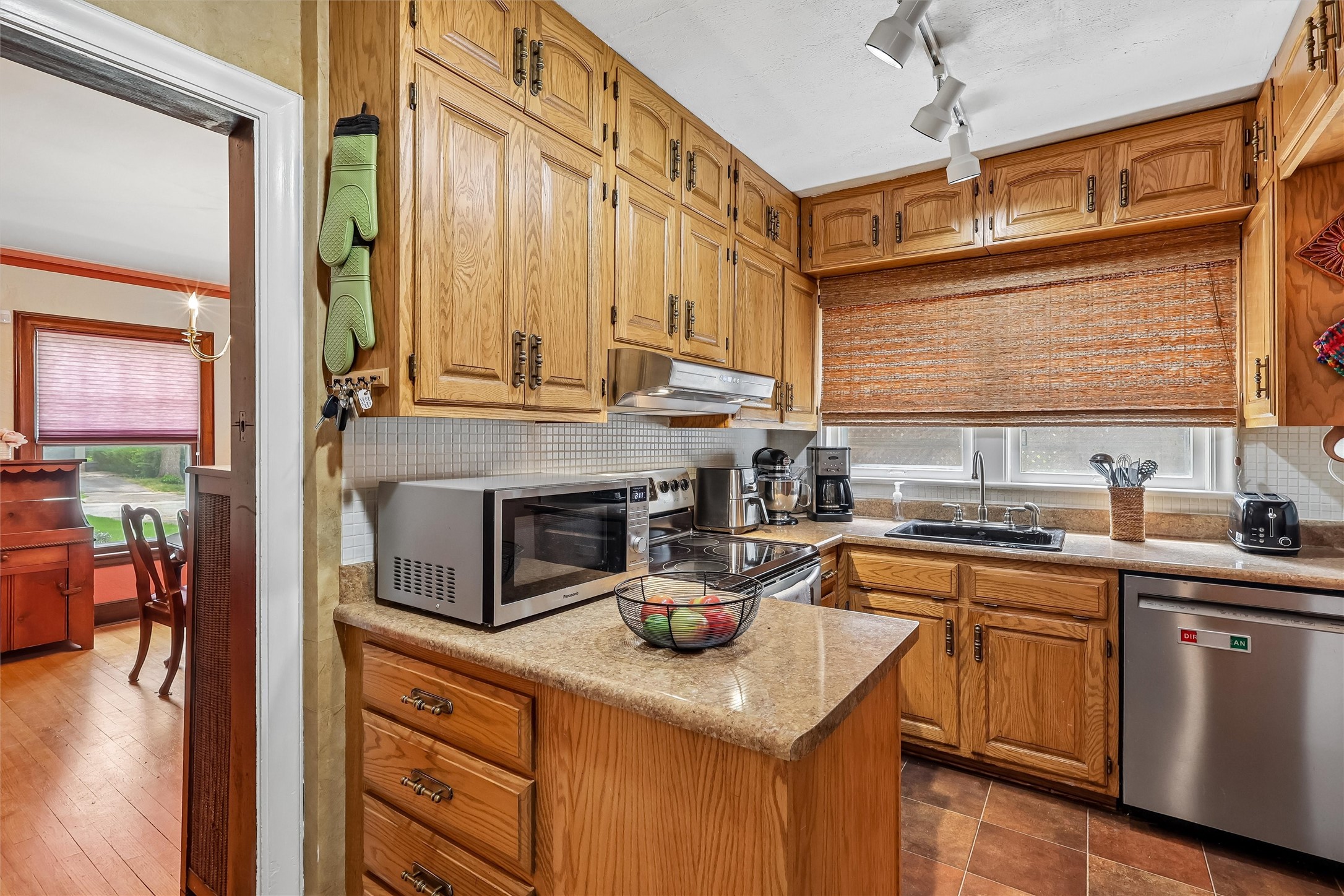6045 N Waterbury Road Property Photo 17
