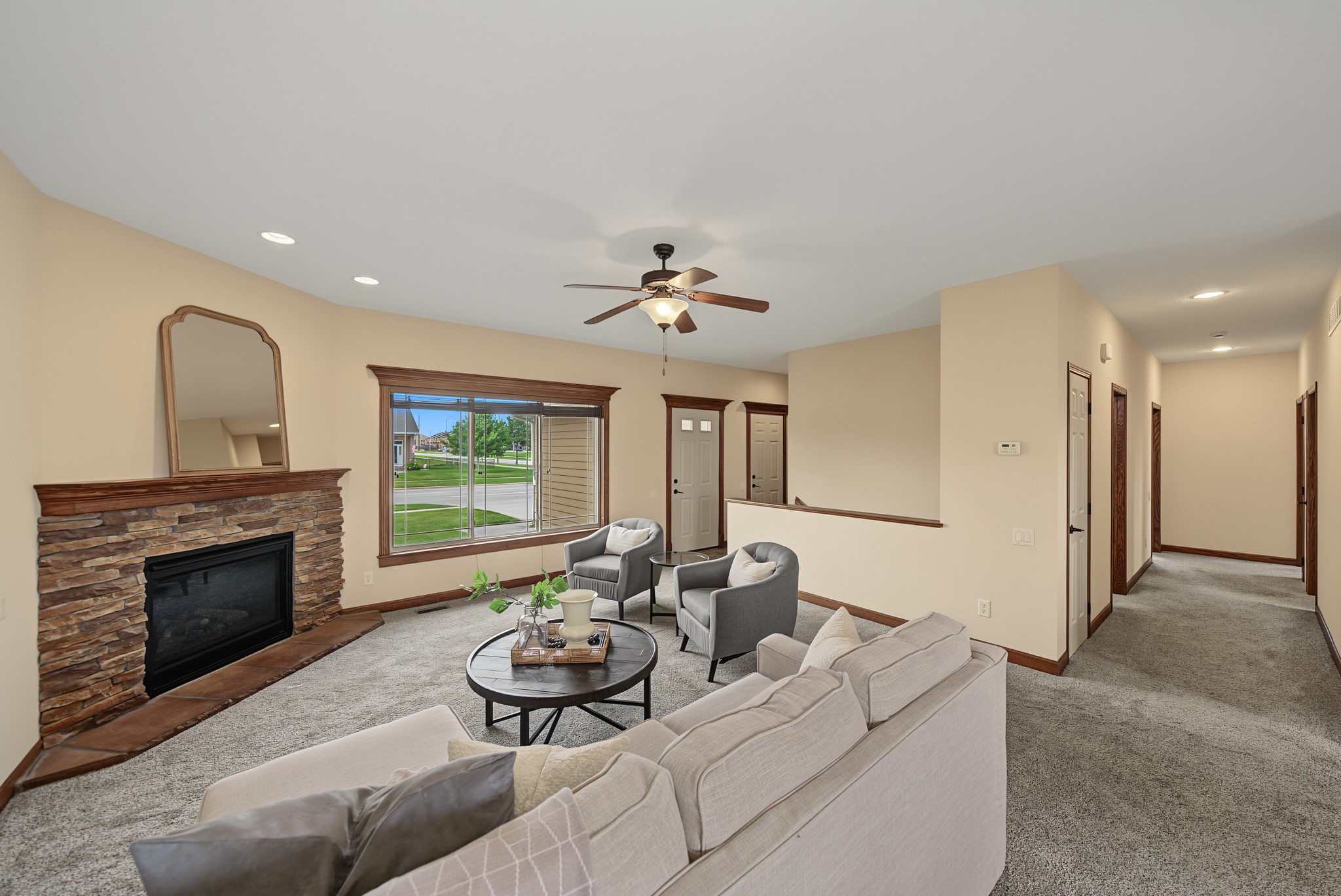 805 Nw Reinhart Drive Property Photo 5