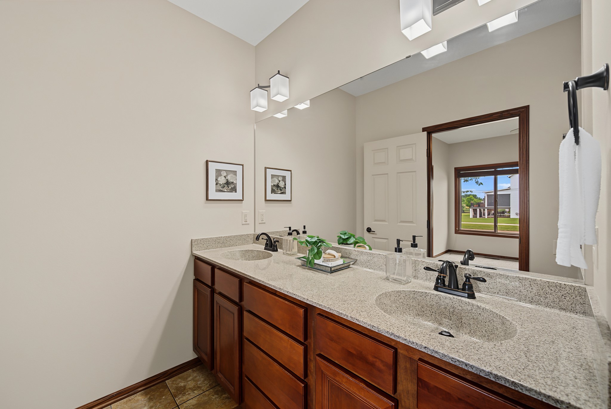 805 Nw Reinhart Drive Property Photo 12