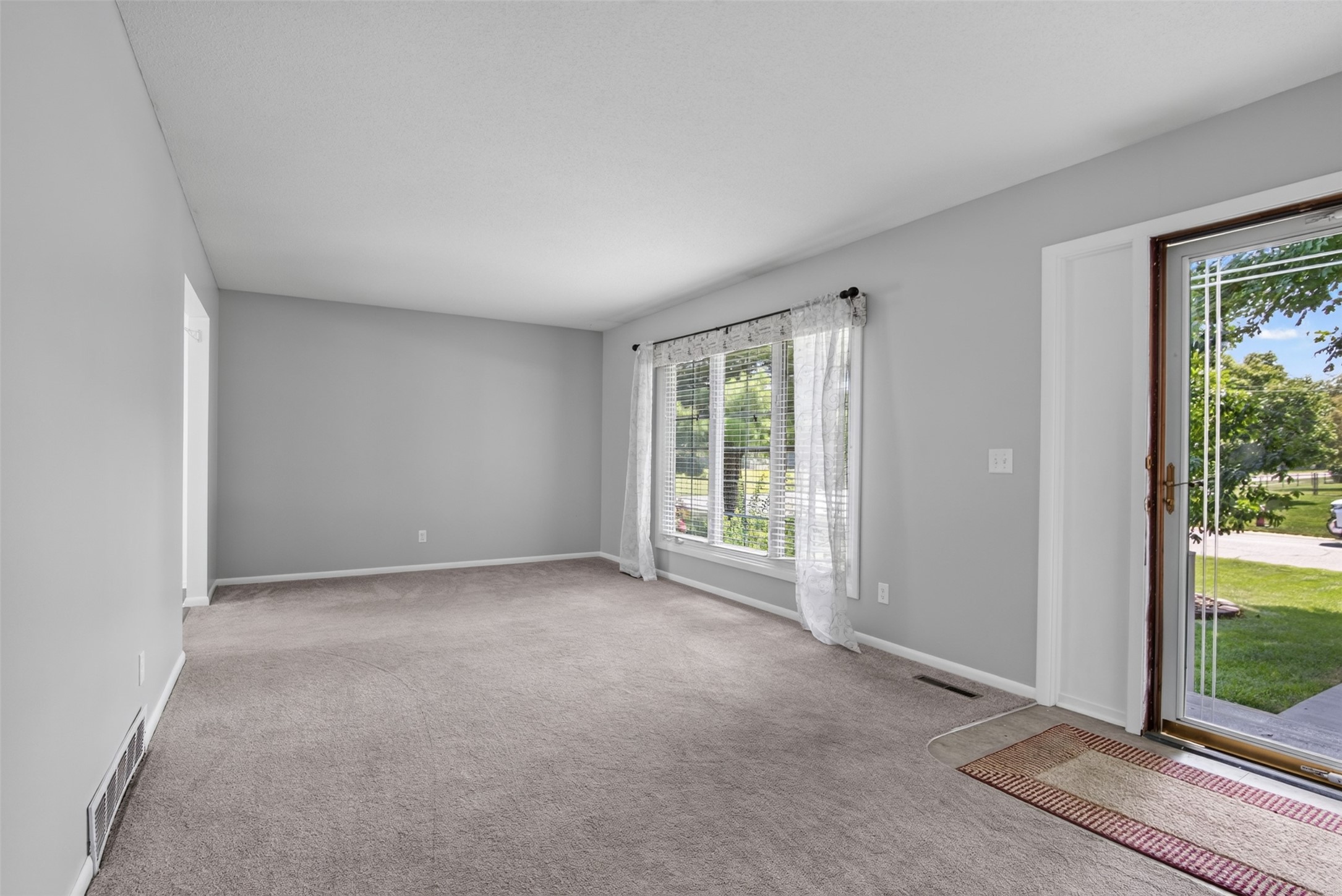 713 2nd Street Se Property Photo 4