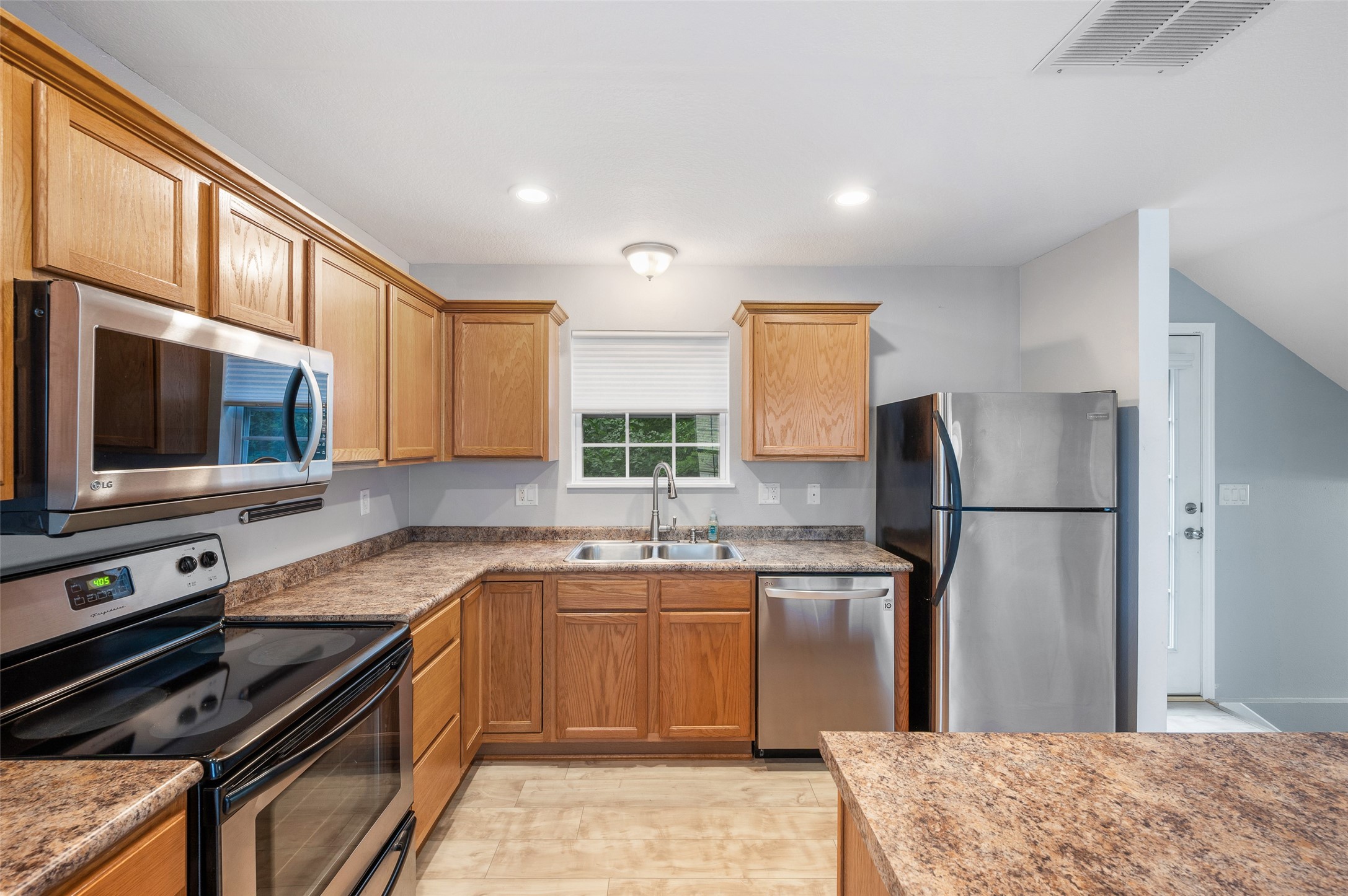 1106 Fieldstone Lane Property Photo 5