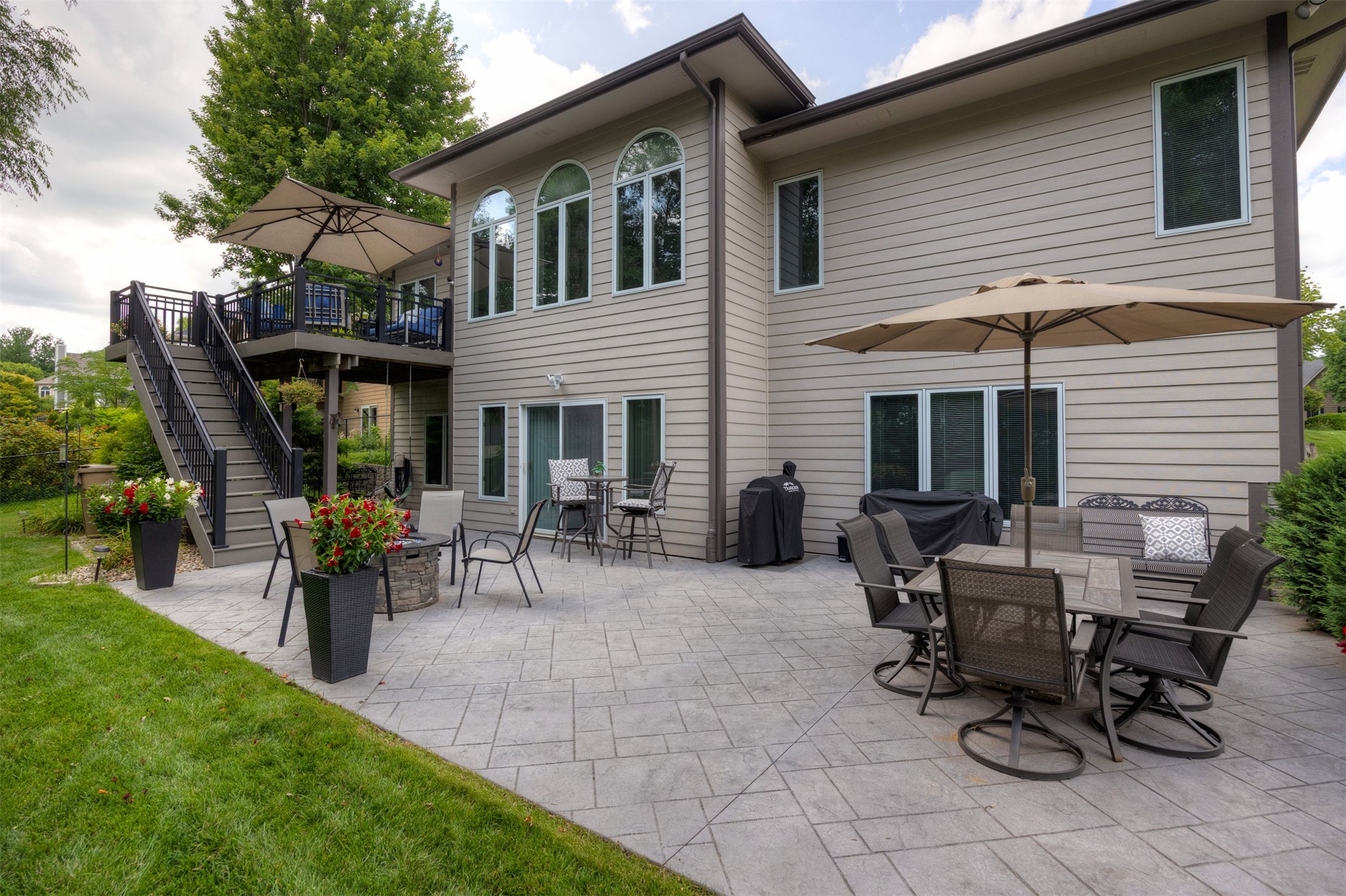 9812 Brookview Drive Property Photo 4