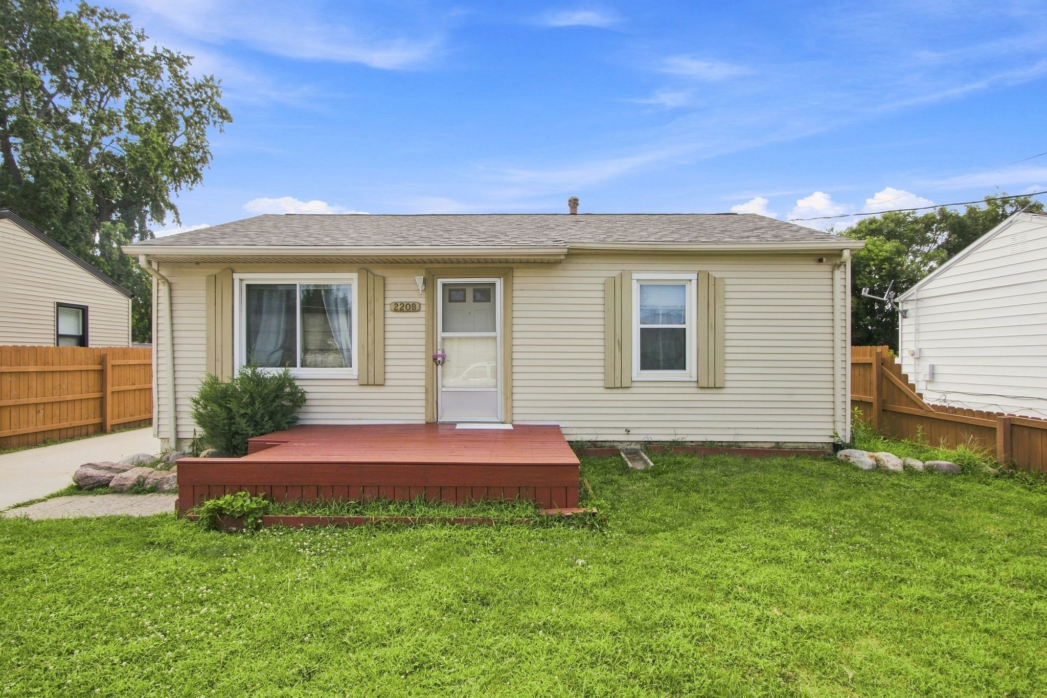 2208 Tichenor Street Property Photo 1