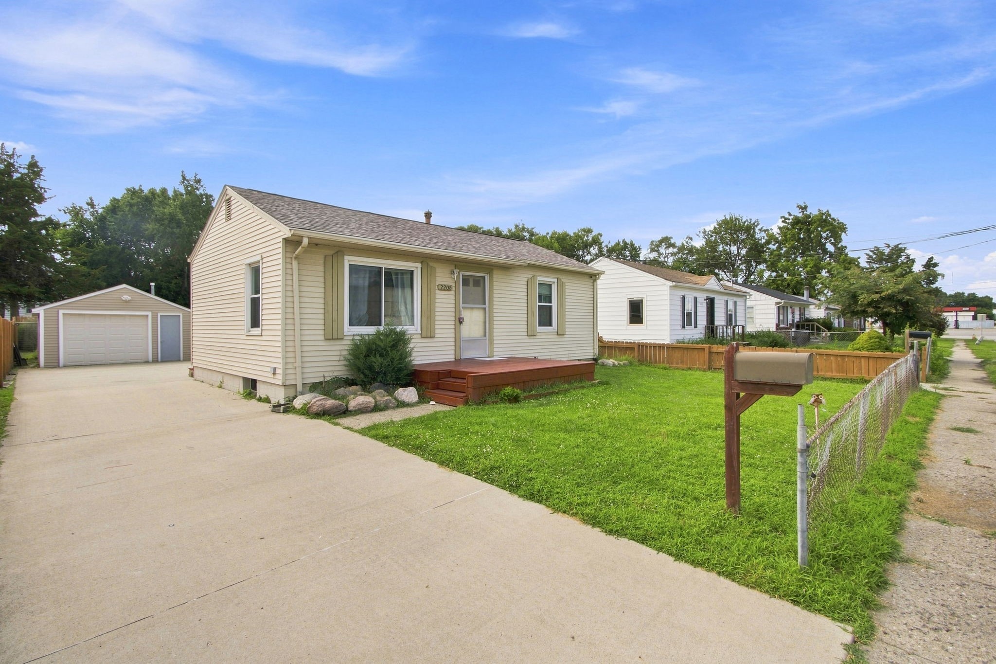2208 Tichenor Street Property Photo 2